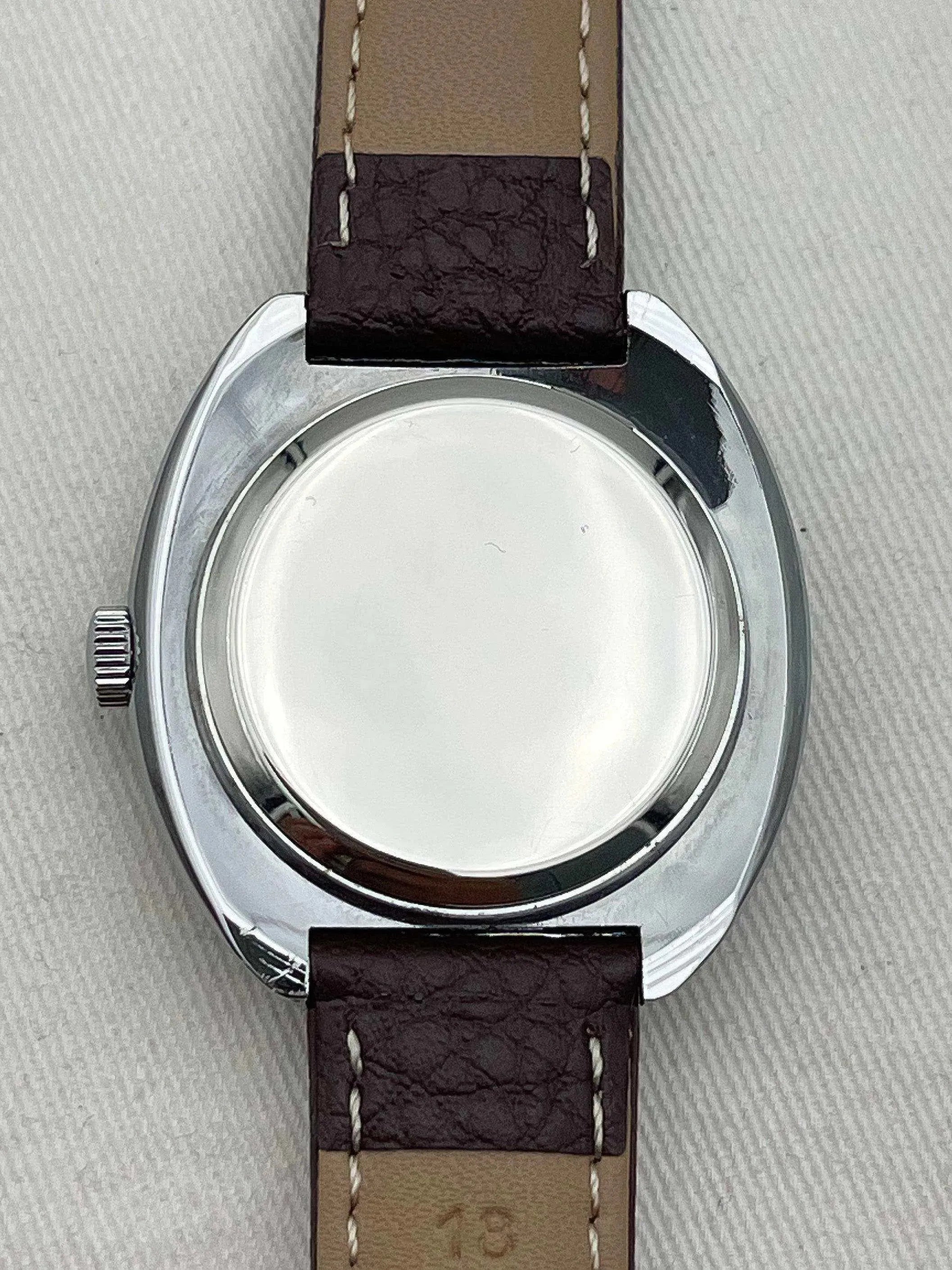 Raketa - Crosshair Dial - 1970s - Atelier Victor Paris - Vintage Watch Shop Dubai