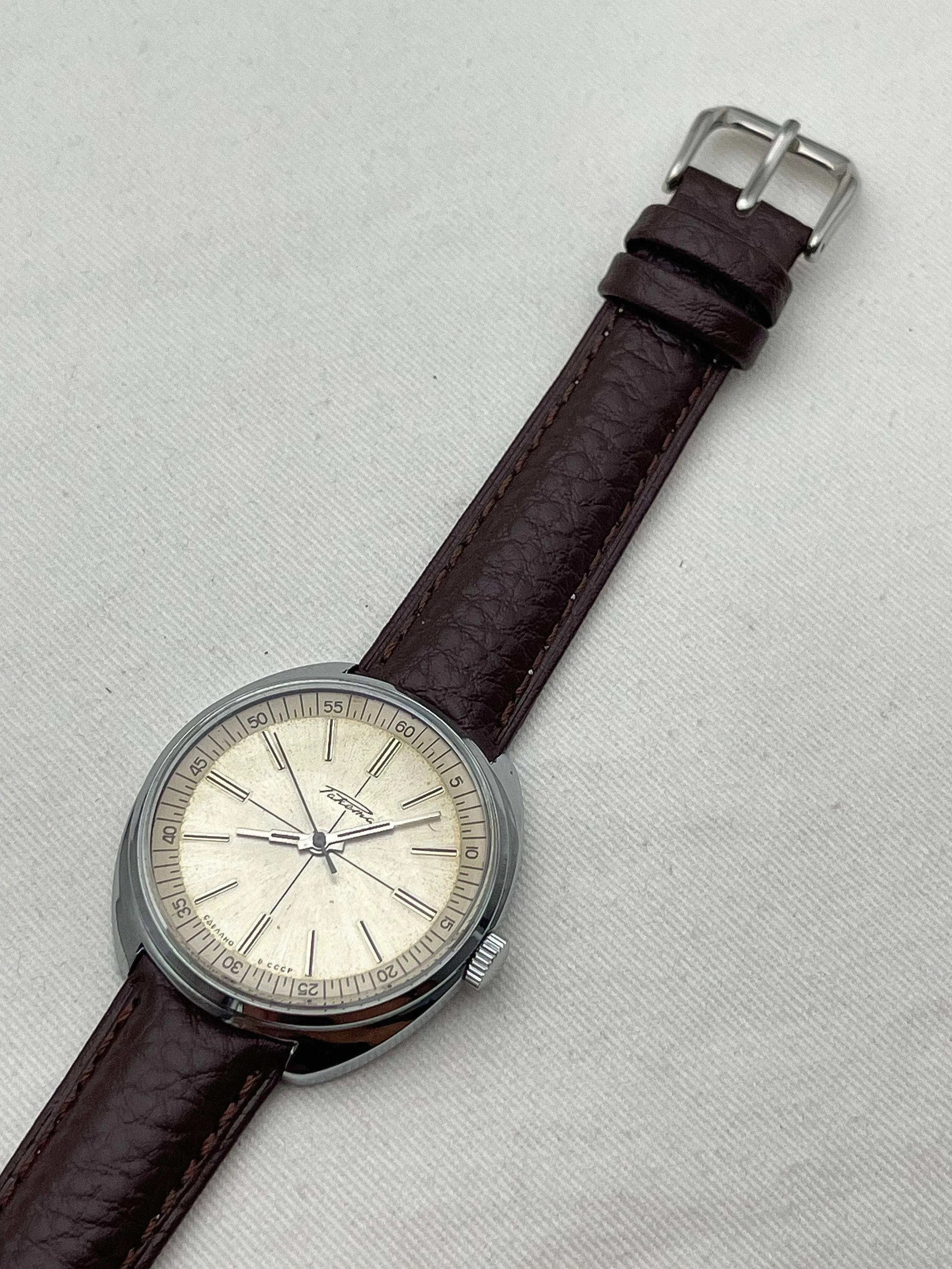 Raketa - Crosshair Dial - 1970s - Atelier Victor Paris - Vintage Watch Shop Dubai