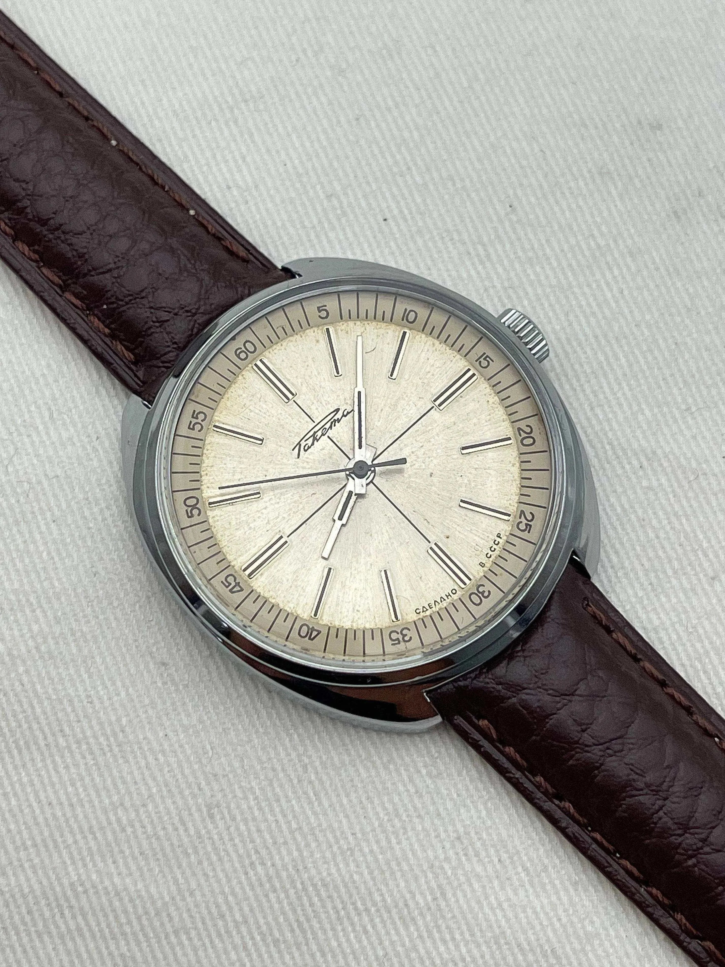 Raketa - Crosshair Dial - 1970s - Atelier Victor Paris - Vintage Watch Shop Dubai