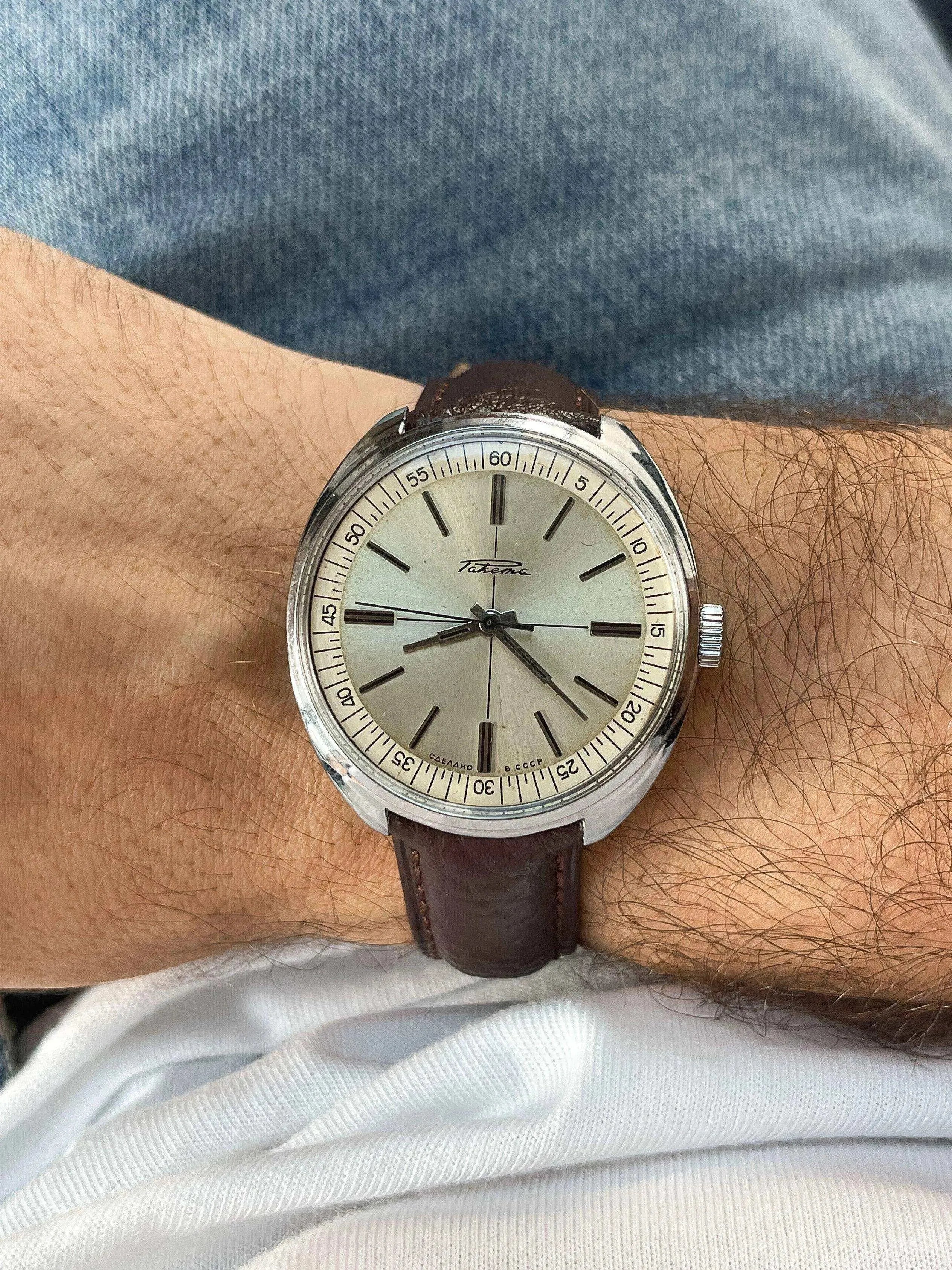 Raketa - Crosshair Dial - 1970s - Atelier Victor Paris - Vintage Watch Shop Dubai