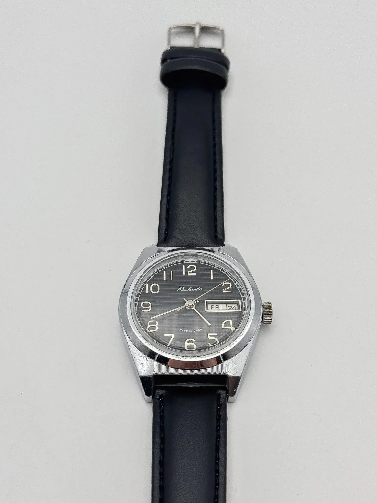 Raketa - Daydate Nid d'abeille Noir - 1980s - Atelier Victor Paris - Vintage Watch Shop Dubai