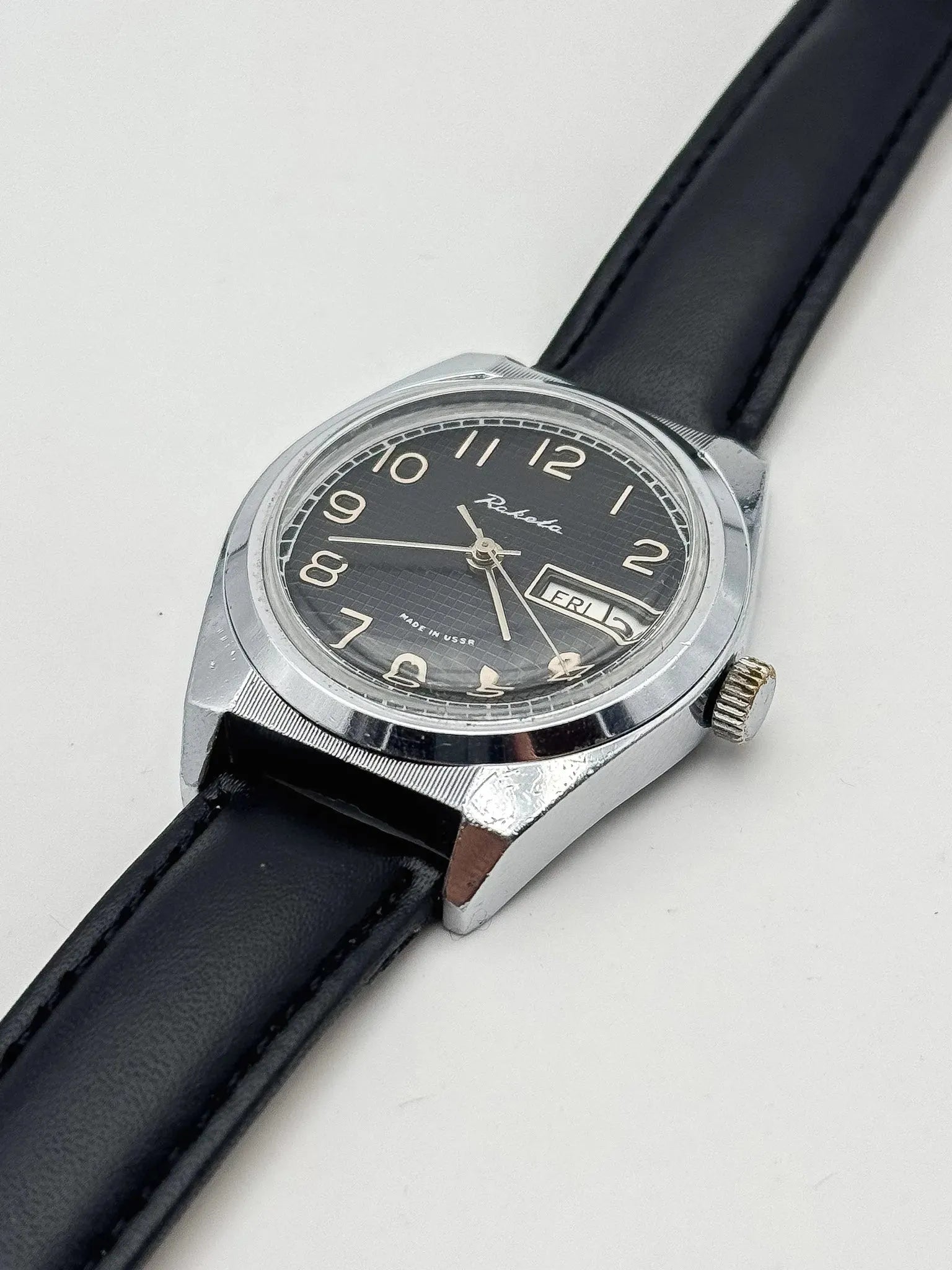 Raketa - Daydate Nid d'abeille Noir - 1980s - Atelier Victor Paris - Vintage Watch Shop Dubai