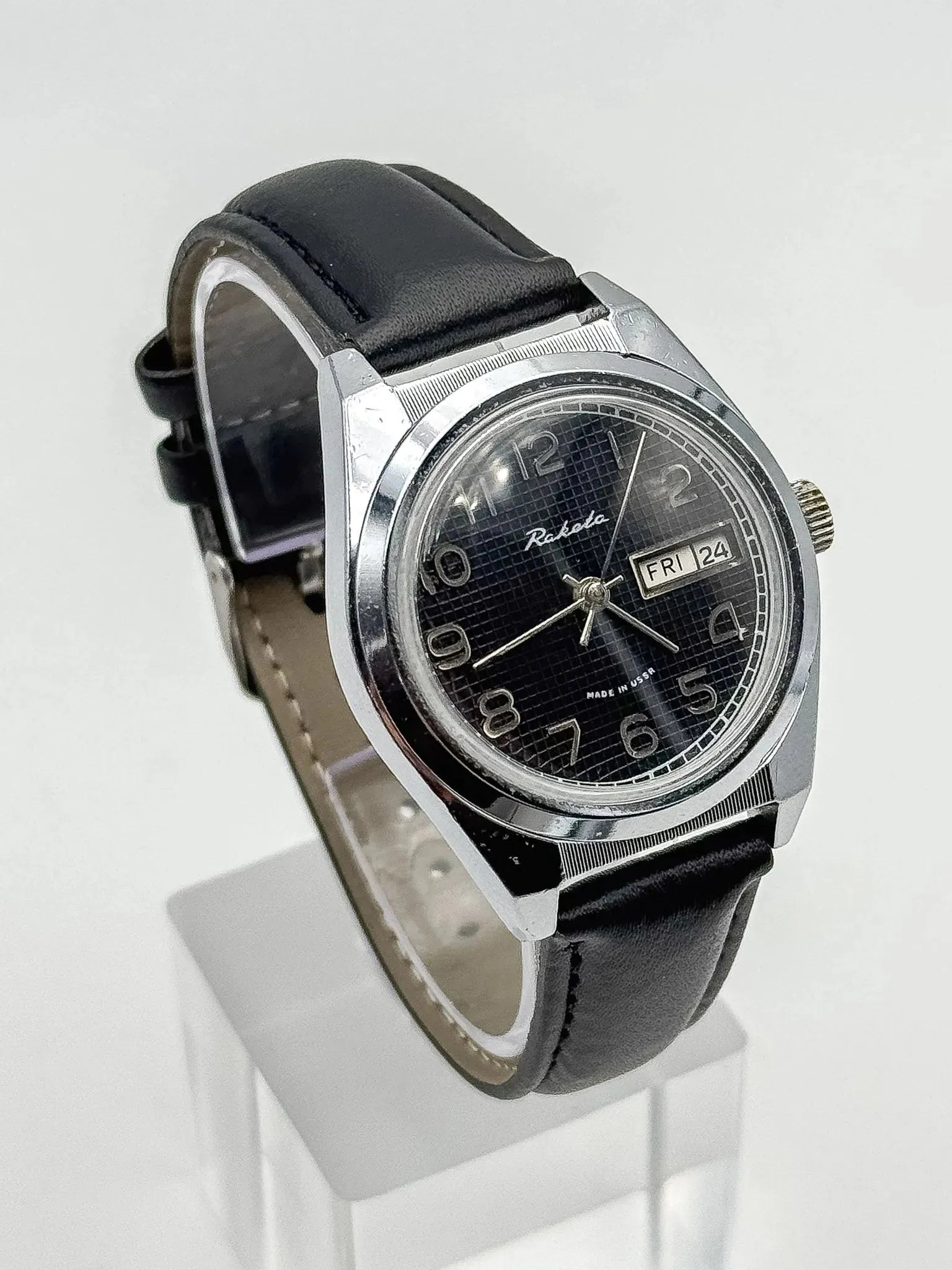 Raketa - Daydate Nid d'abeille Noir - 1980s - Atelier Victor Paris - Vintage Watch Shop Dubai