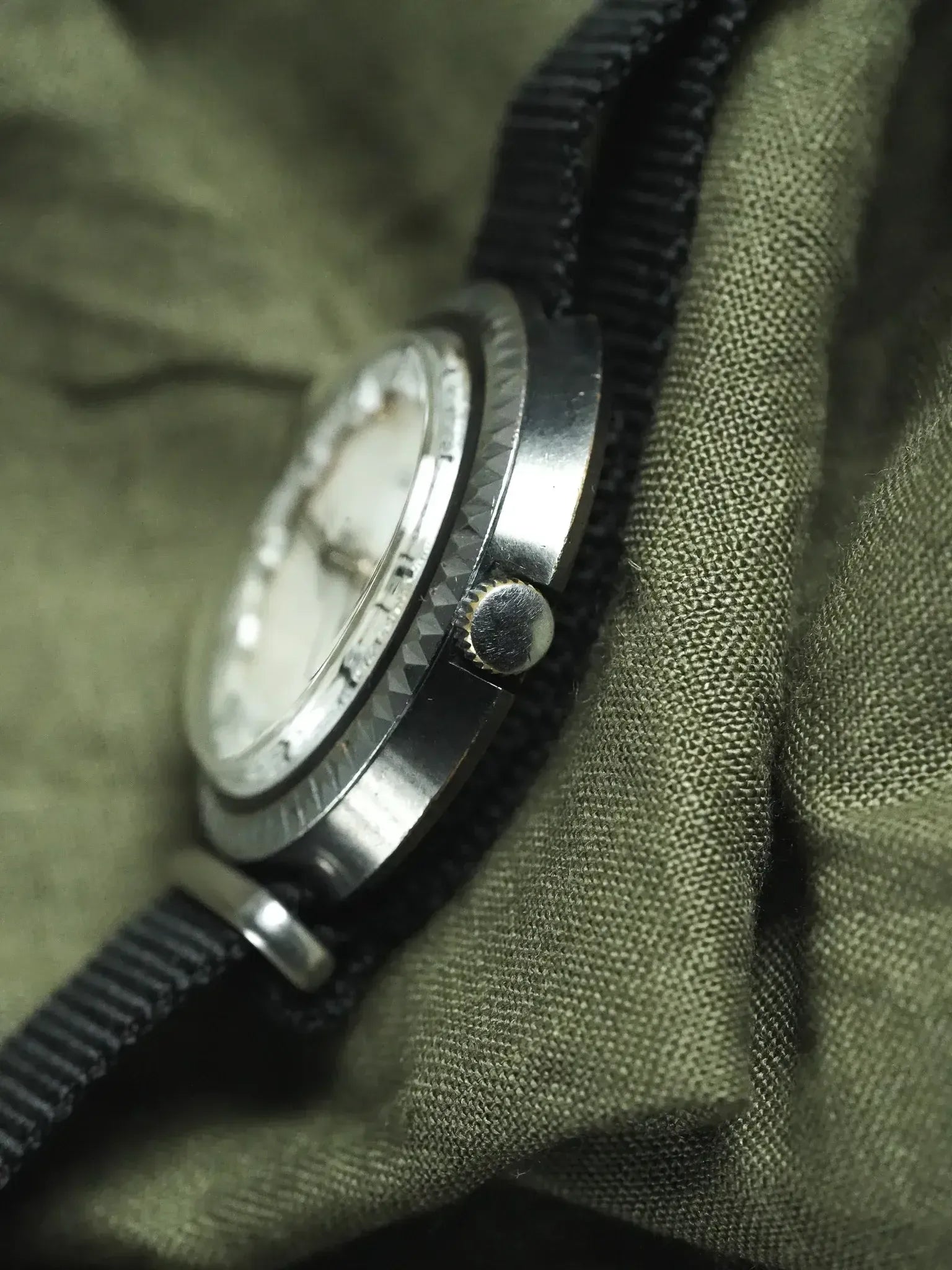 Raketa - Disco Volante Noir Crème - 1970s - Atelier Victor