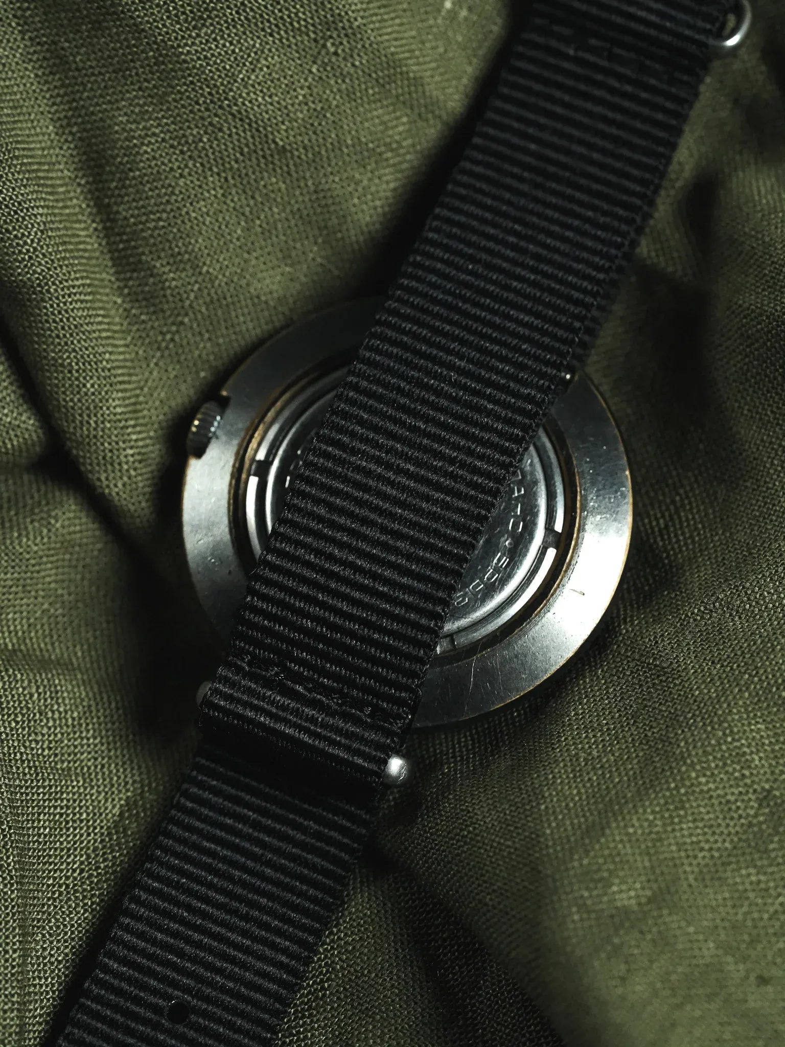Raketa - Disco Volante Noir Crème - 1970s - Atelier Victor - Vintage Shop