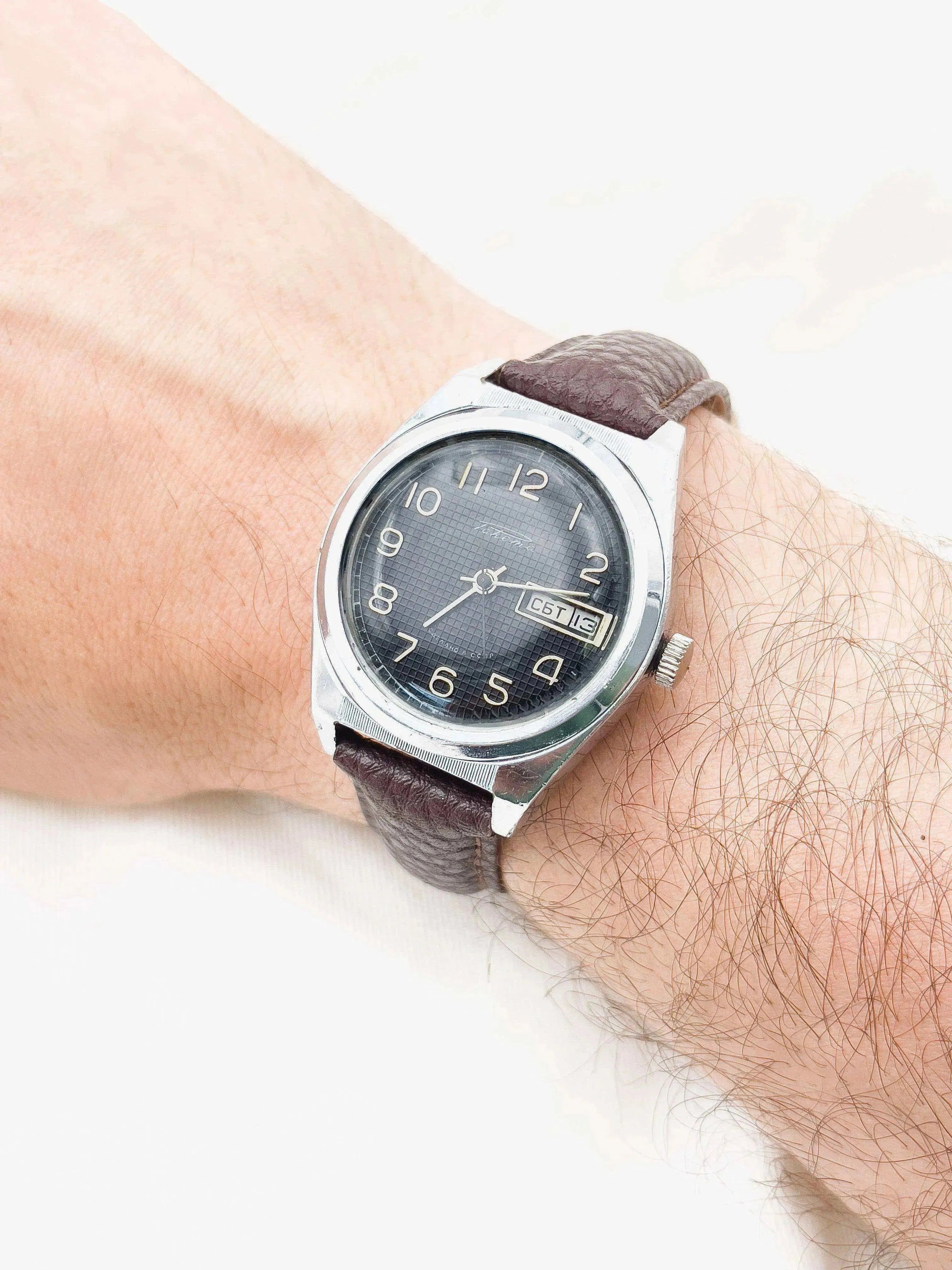 Raketa - Index Romain Daydate - 1970's - Atelier Victor Paris - Vintage Watch Shop Dubai