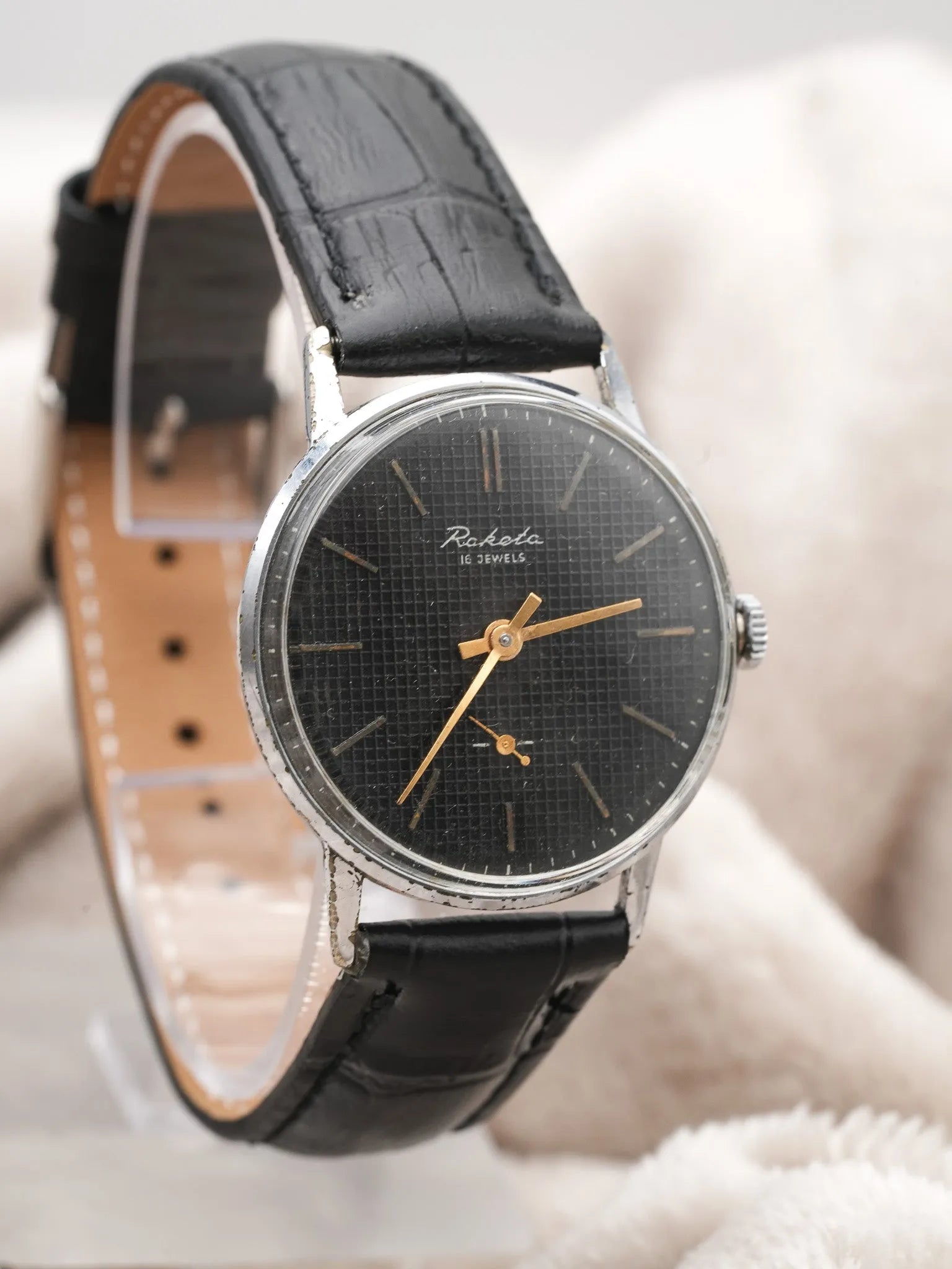 Raketa - Nid d'abeilles Noir Petite-seconde OR - 1960s - Atelier Victor - Vintage Shop