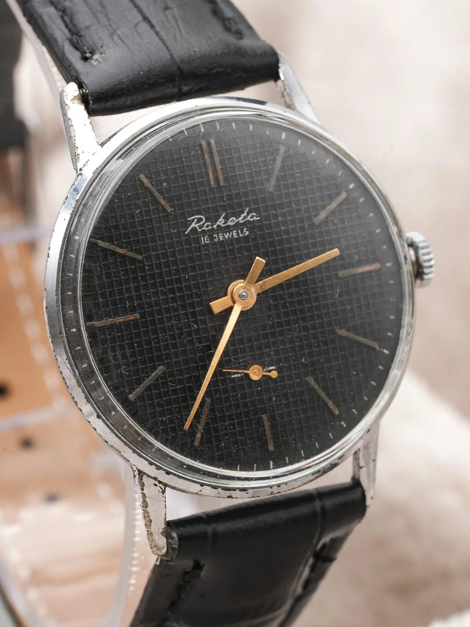 Raketa - Nid d'abeilles Noir Petite-seconde OR - 1960s - Atelier Victor - Vintage Shop