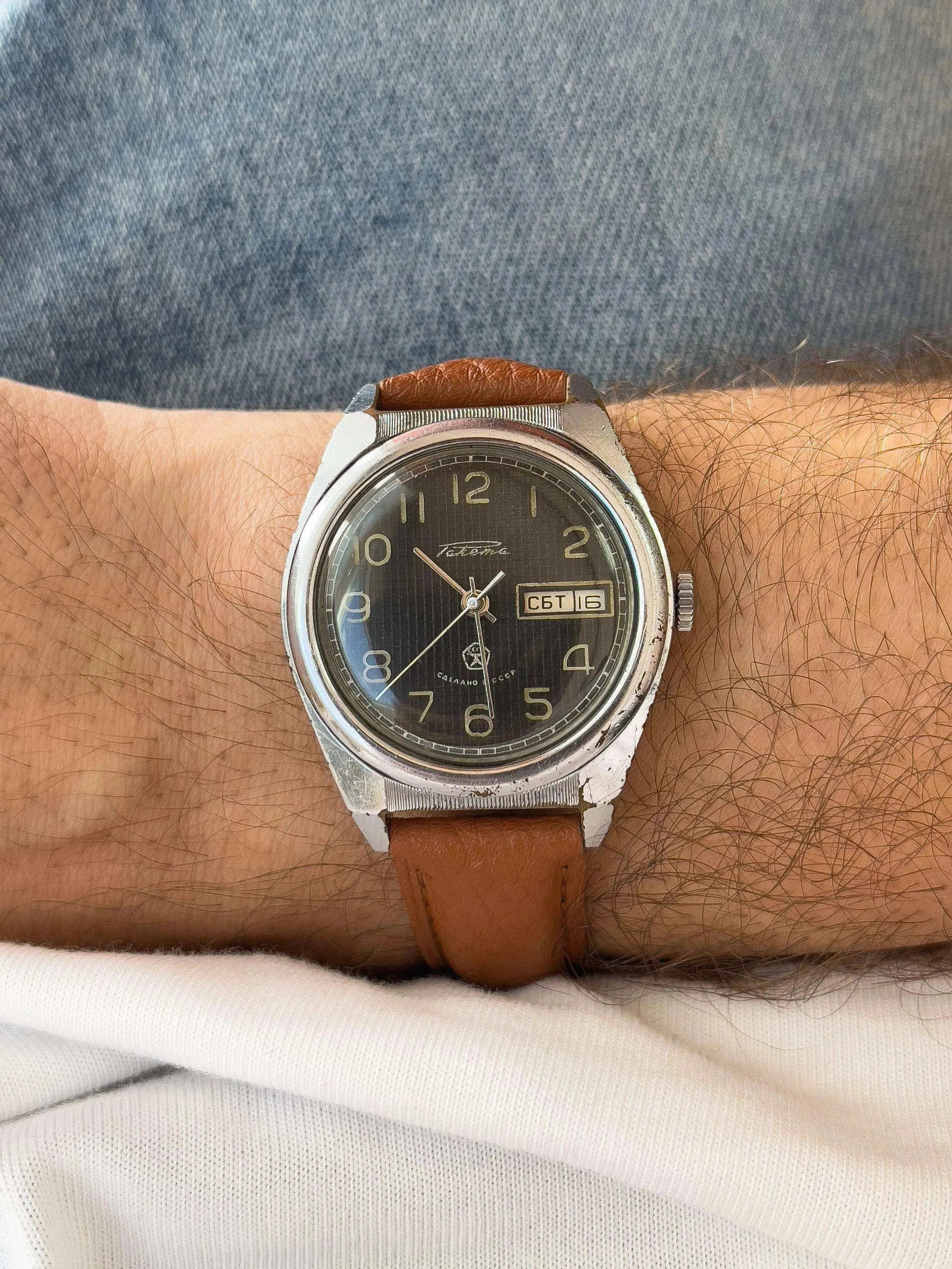 Raketa - Noir Nid d'Abeille - 1970s - Atelier Victor - Vintage Shop