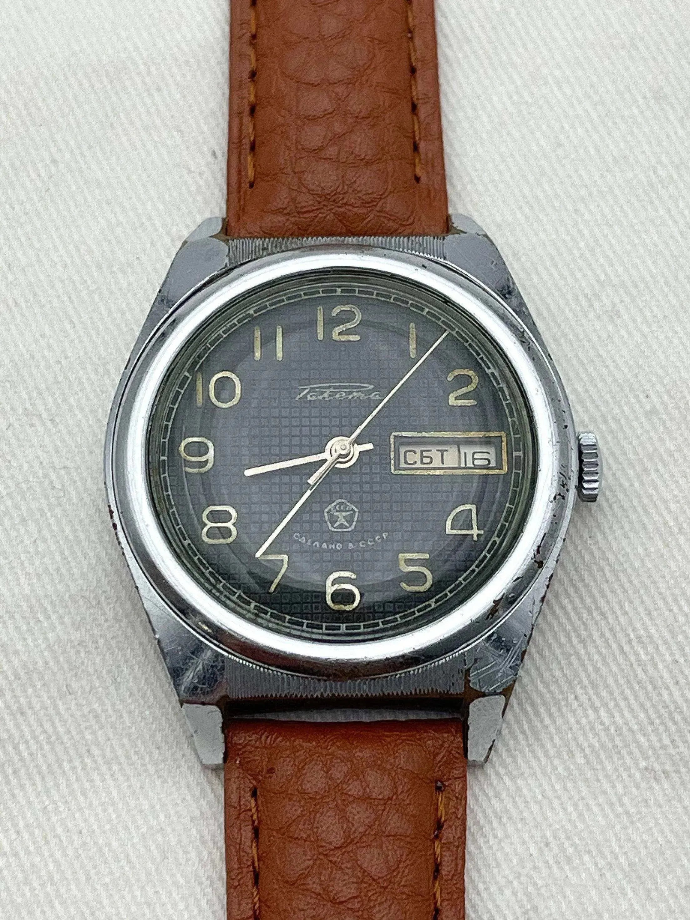 Raketa - Noir Nid d'Abeille - 1970s - Atelier Victor - Vintage Shop