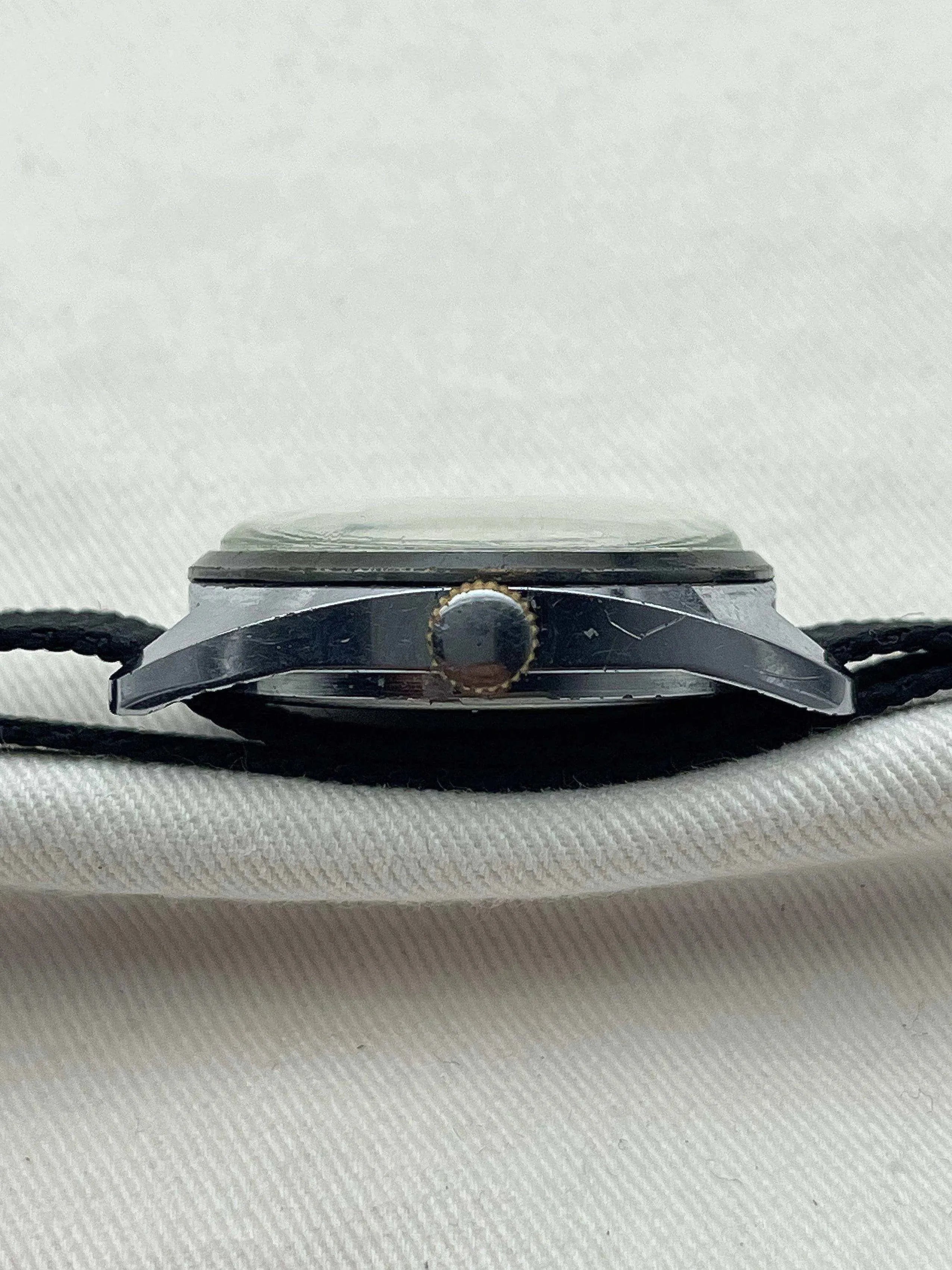 Raketa - Red Twelve - 1960s - Atelier Victor Paris - Vintage Watch Shop Dubai