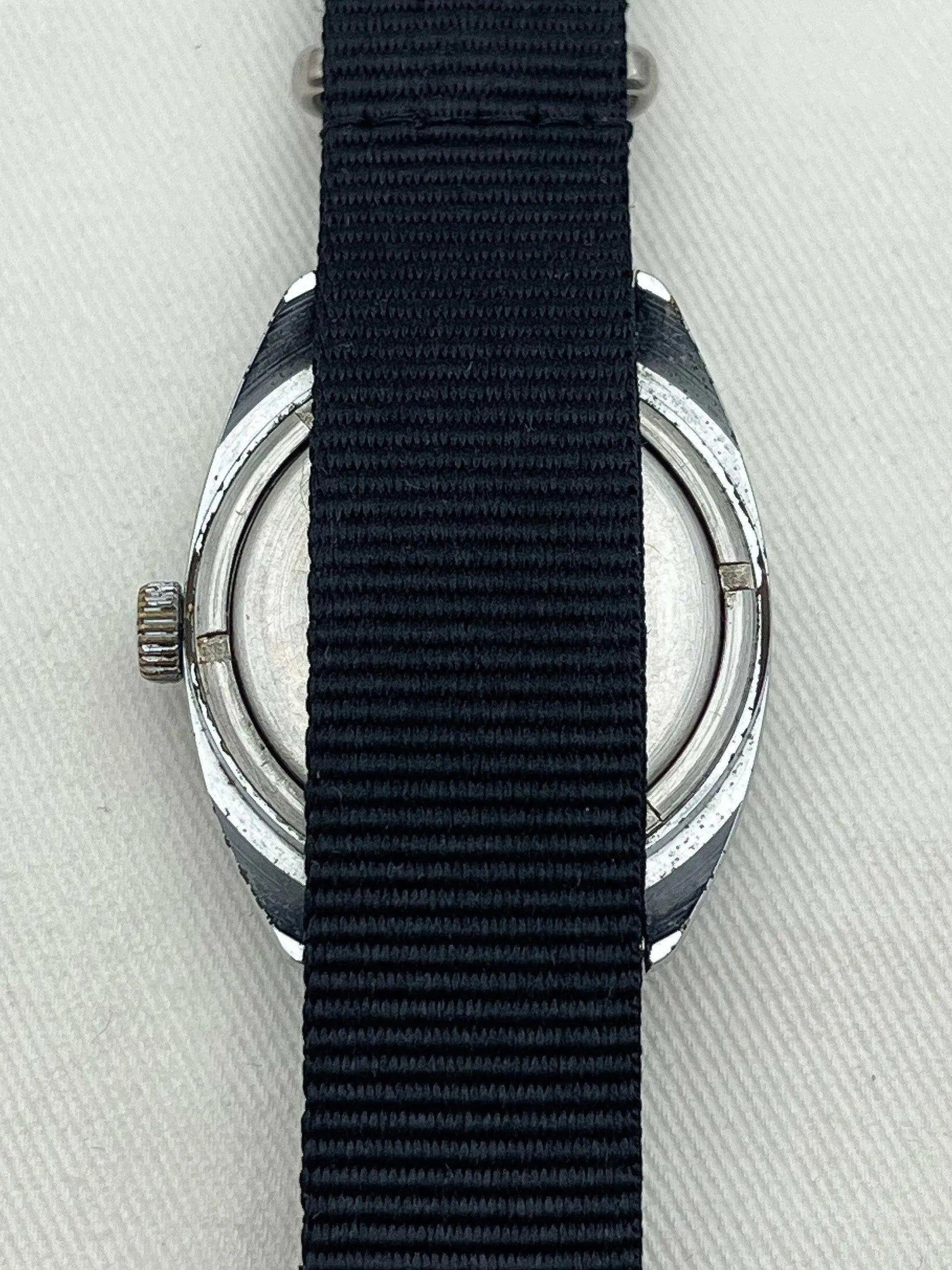 Raketa - Red Twelve - 1960s - Atelier Victor - Vintage Shop