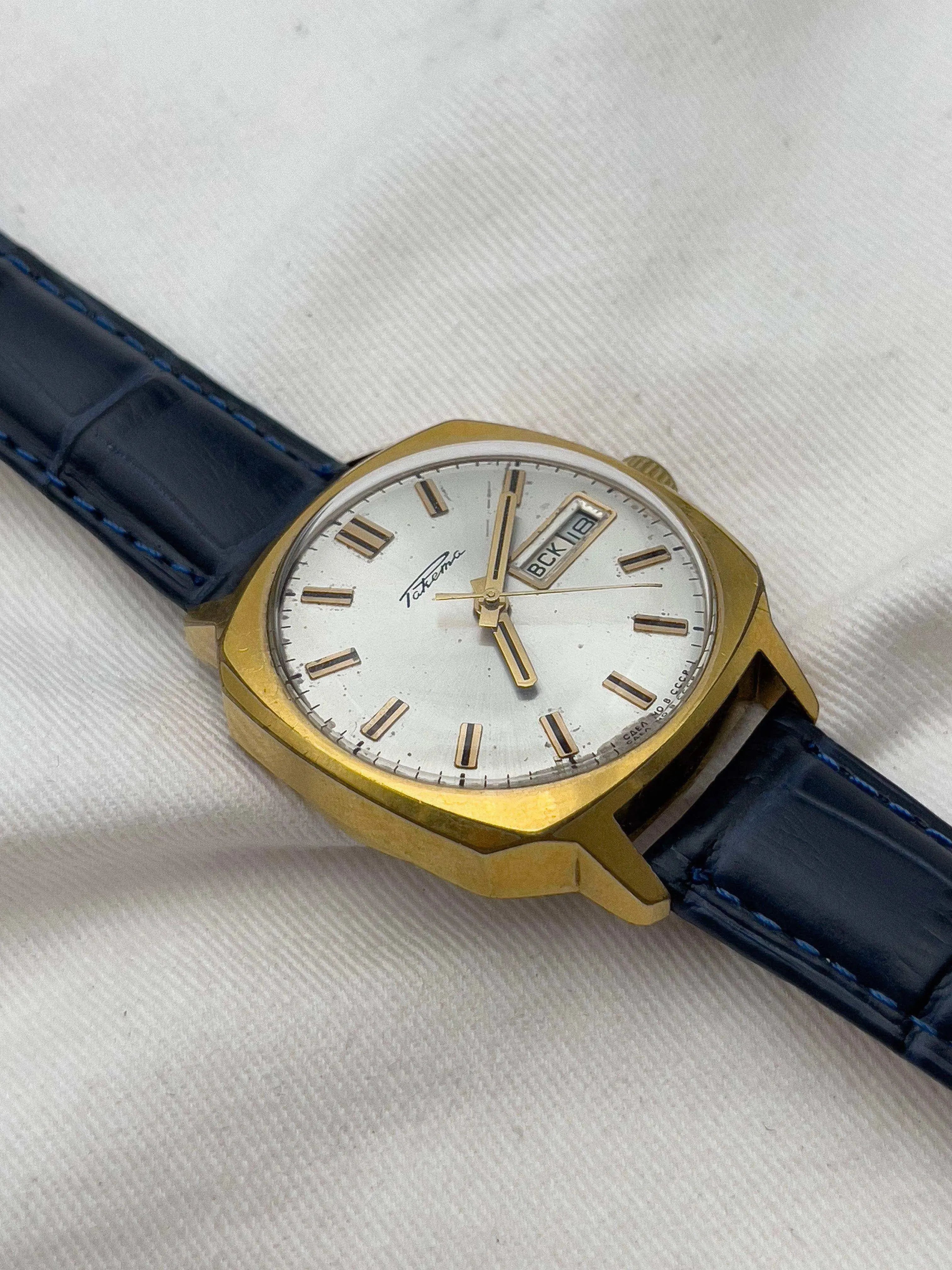Raketa - Square Gold Daydate - 1970s - Atelier Victor Paris - Vintage Watch Shop Dubai
