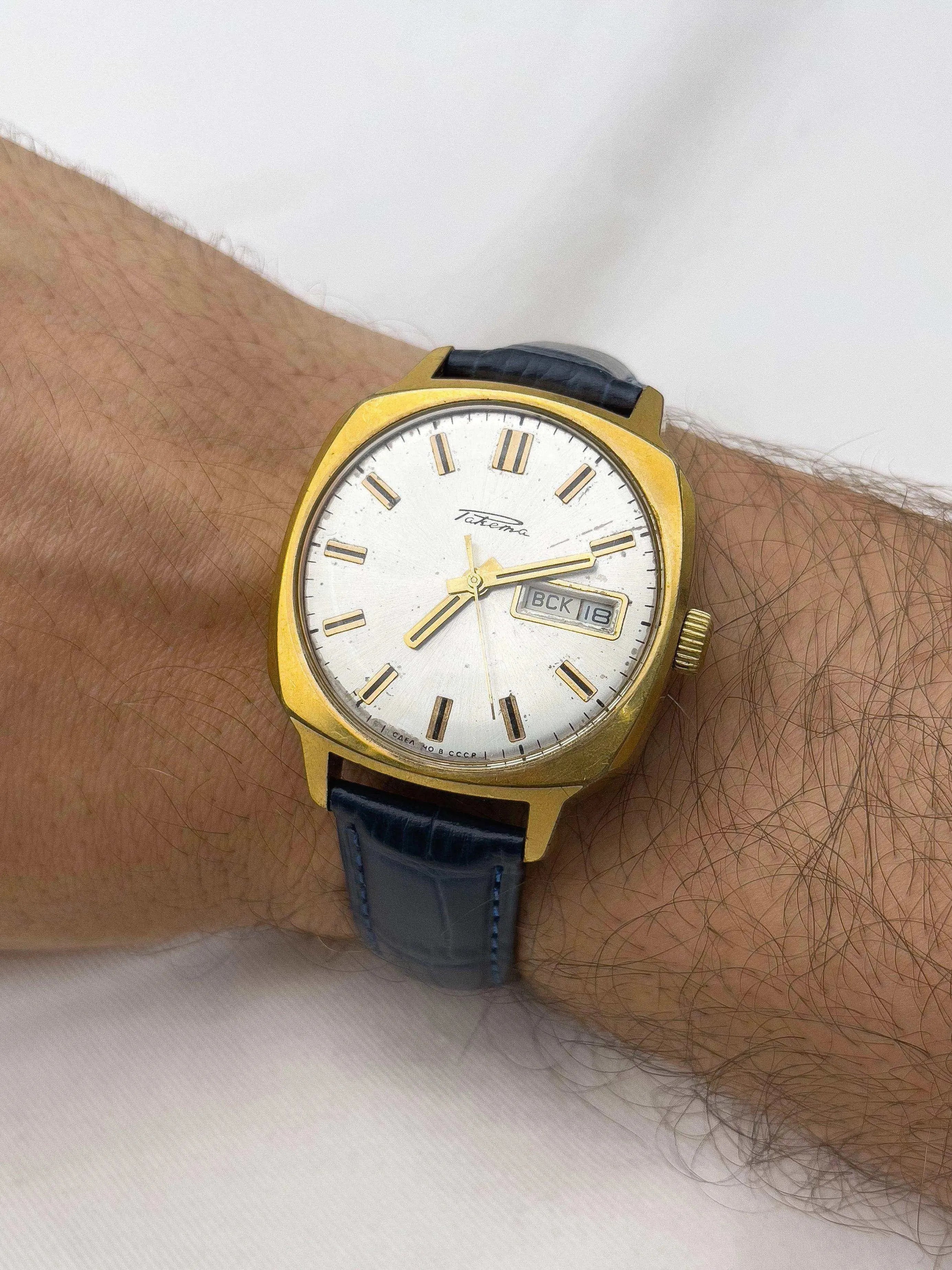 Raketa - Square Gold Daydate - 1970s - Atelier Victor Paris - Vintage Watch Shop Dubai