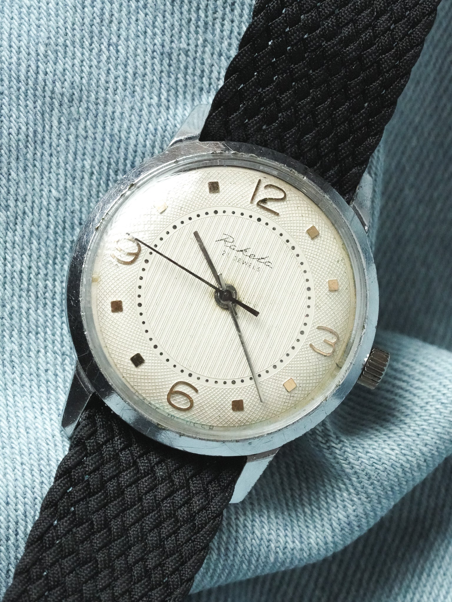 Raketa - Tapisserie crème 3-6-9-12 - 1970s - Atelier Victor - Vintage Shop
