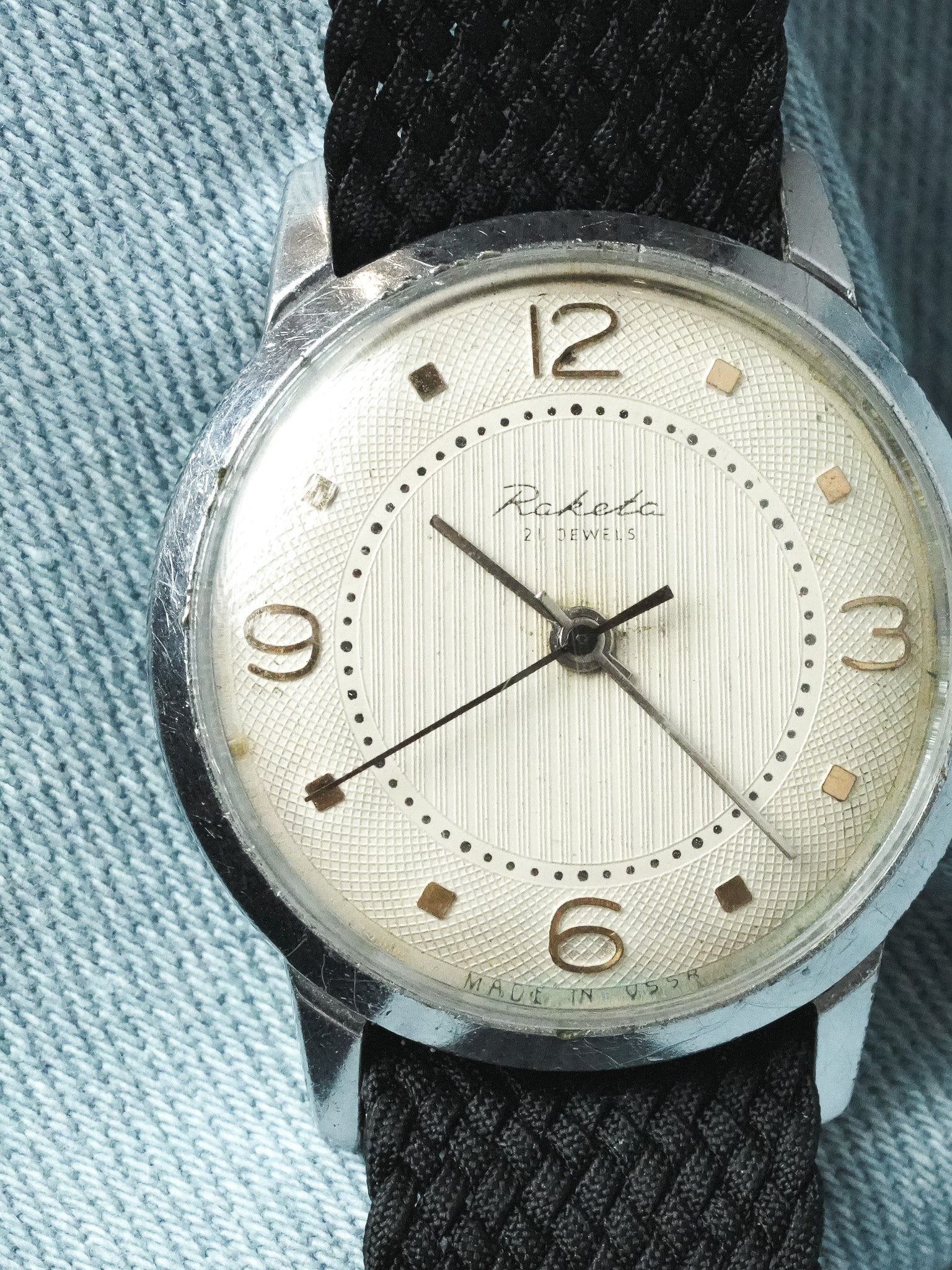Raketa - Tapisserie crème 3-6-9-12 - 1970s - Atelier Victor - Vintage Shop