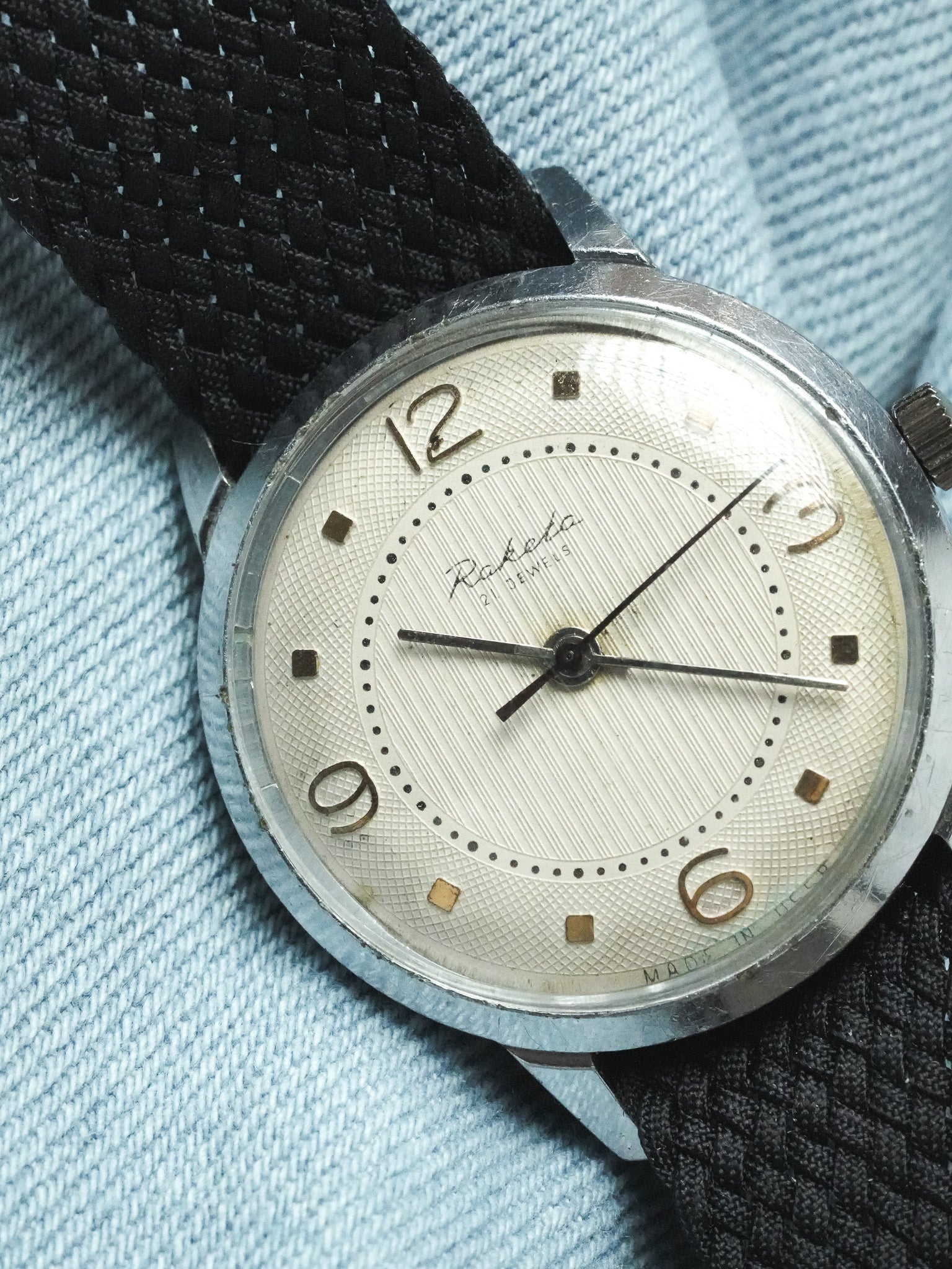 Raketa - Tapisserie crème 3-6-9-12 - 1970s - Atelier Victor - Vintage Shop