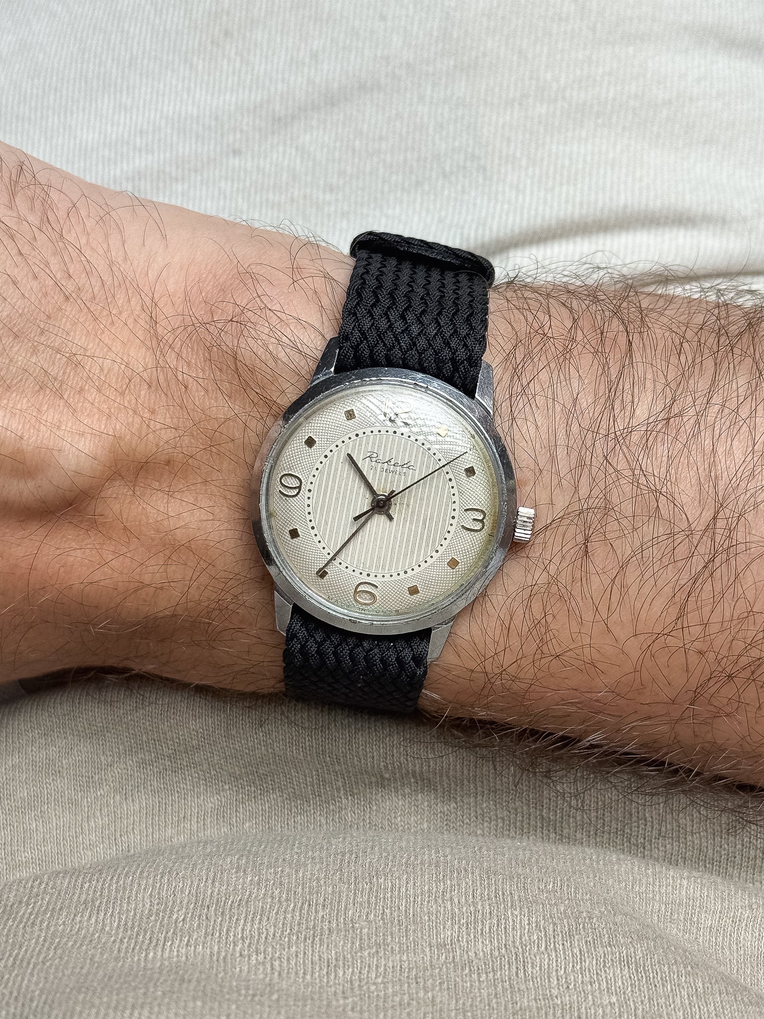 Raketa - Tapisserie crème 3-6-9-12 - 1970s - Atelier Victor - Vintage Shop