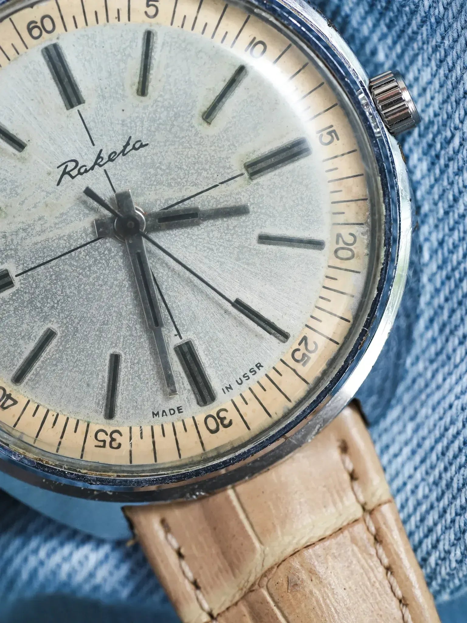 Raketa - Tonneau Crosshair acier Beige - 1970s - Atelier Victor