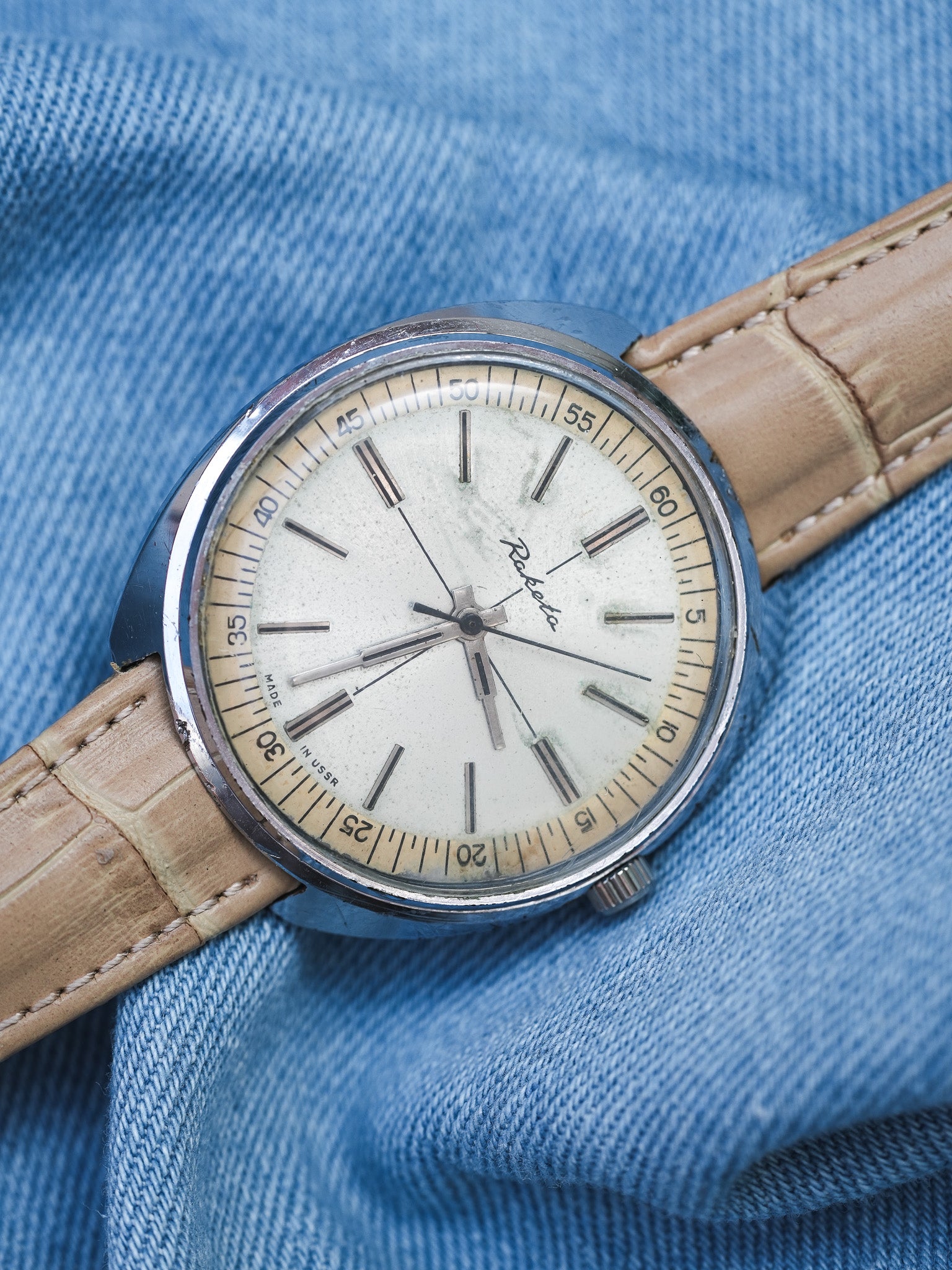 Raketa - Tonneau Crosshair acier Beige - 1970s - Atelier Victor - Vintage Shop