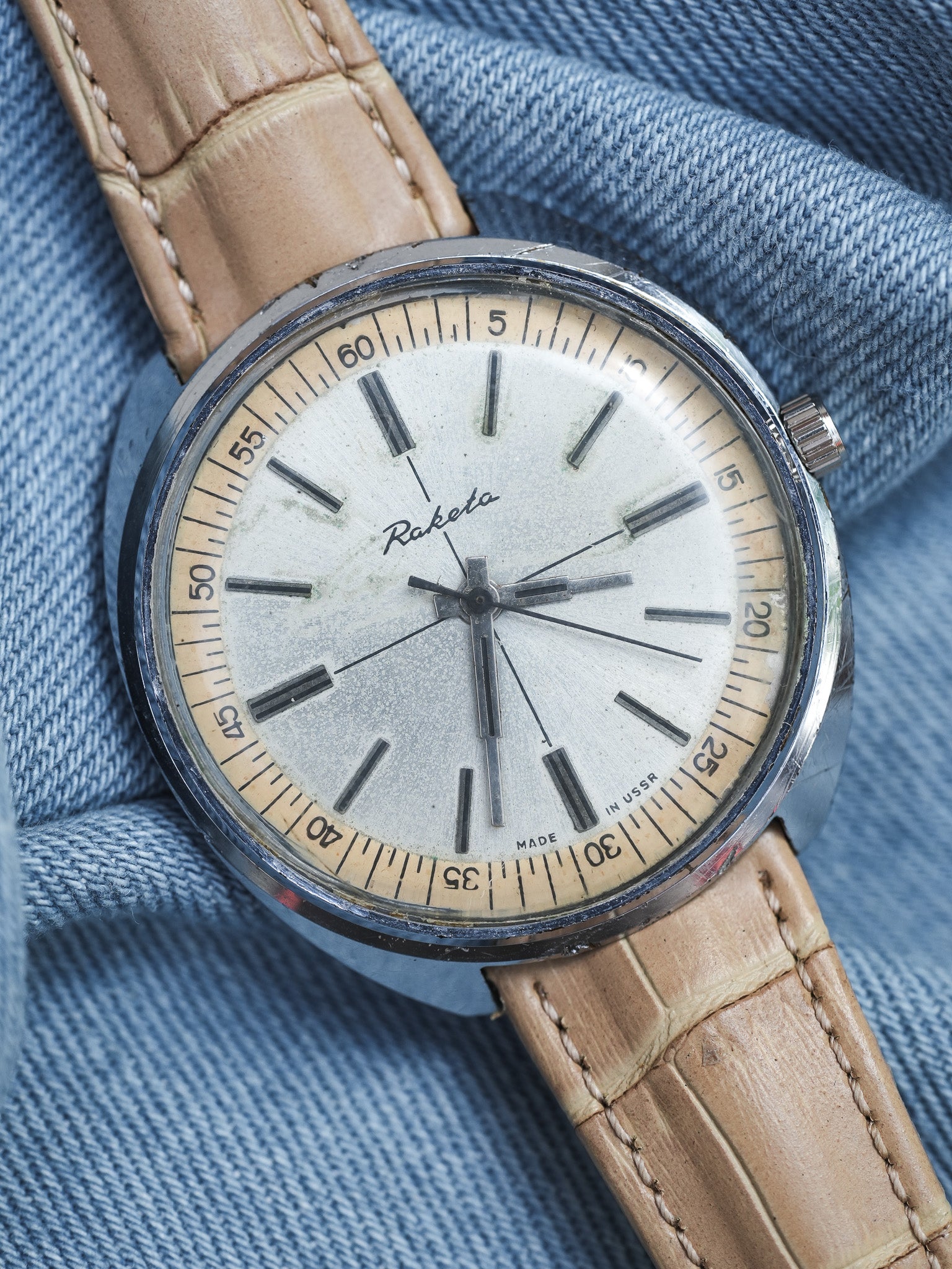 Raketa - Tonneau Crosshair acier Beige - 1970s - Atelier Victor - Vintage Shop