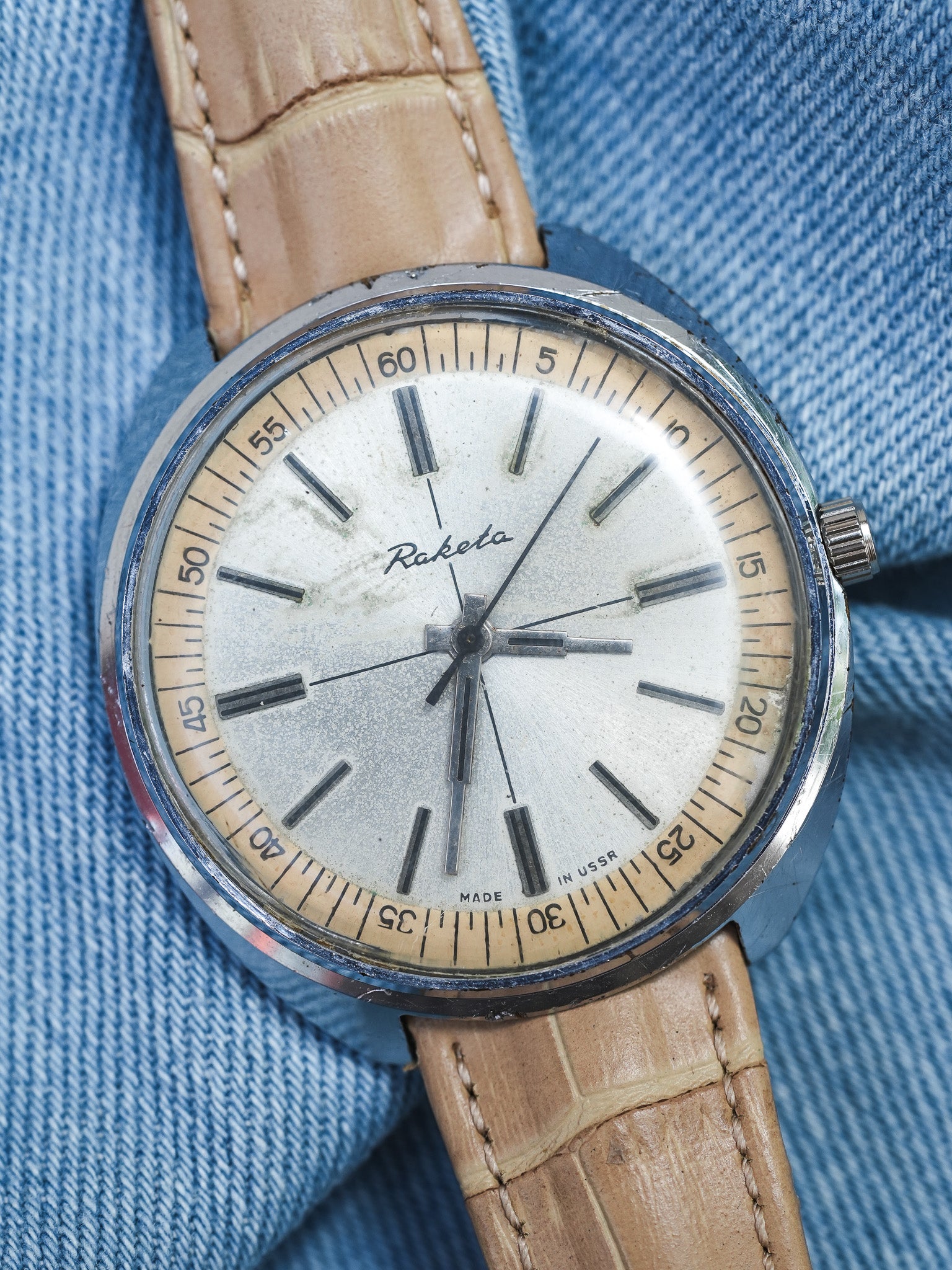 Raketa - Tonneau Crosshair acier Beige - 1970s - Atelier Victor - Vintage Shop