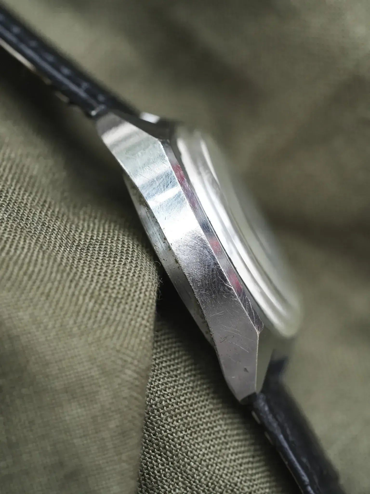 Raketa - Tonneau épais acier blanc date - 1970s - Atelier Victor