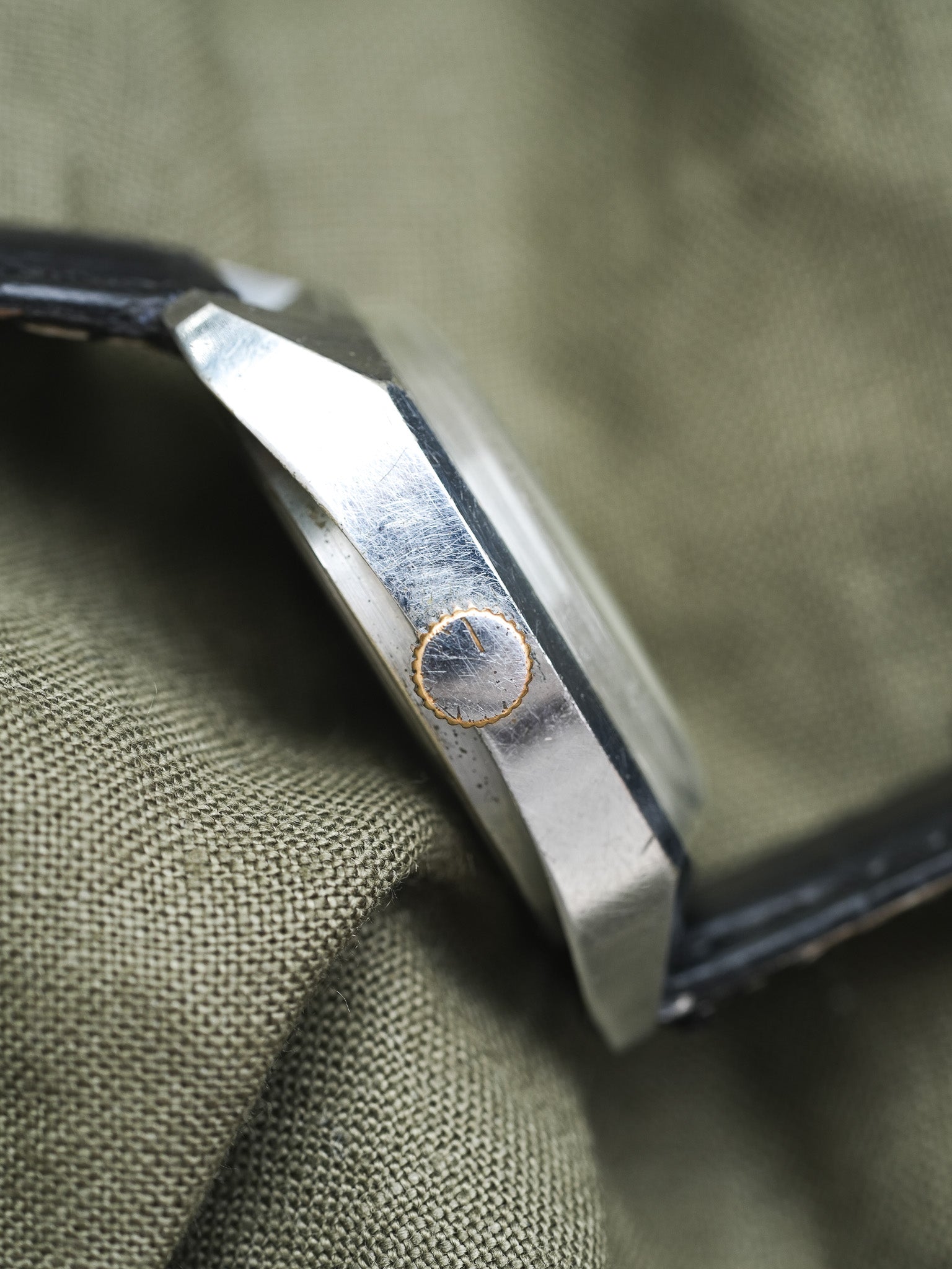 Raketa - Tonneau épais acier blanc date - 1970s - Atelier Victor - Vintage Shop