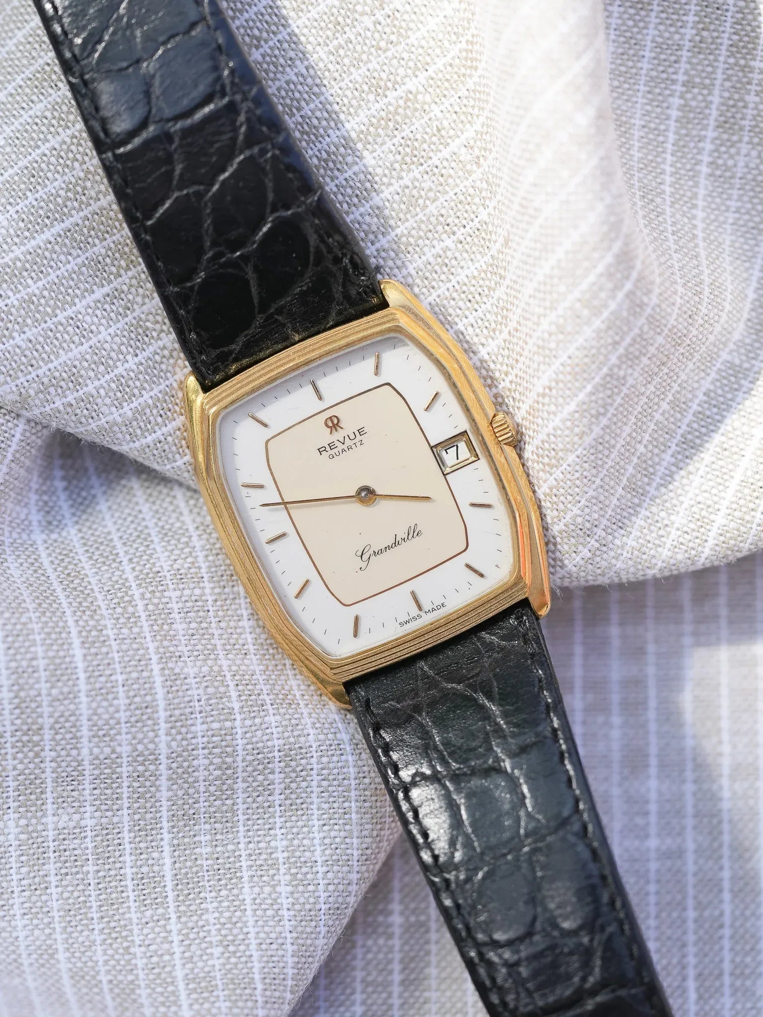 Revue - Grandville Tonneau plaqué or ultra sim - 1990s - Atelier Victor