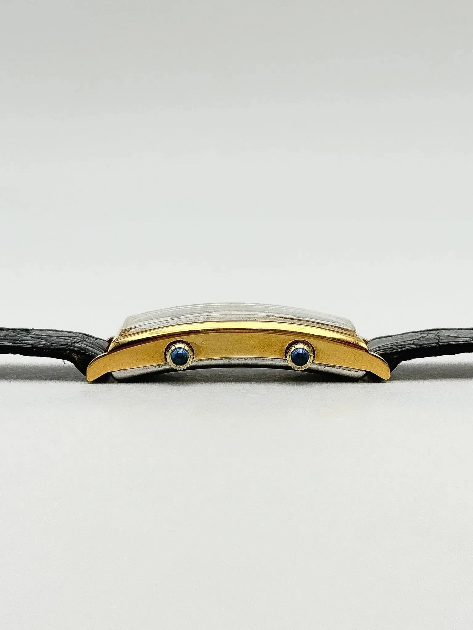 Richards-Zeger - GMT Plaqué or fond blanc double mouvements - 1980s - Atelier Victor Paris - Vintage Watch Shop Dubai