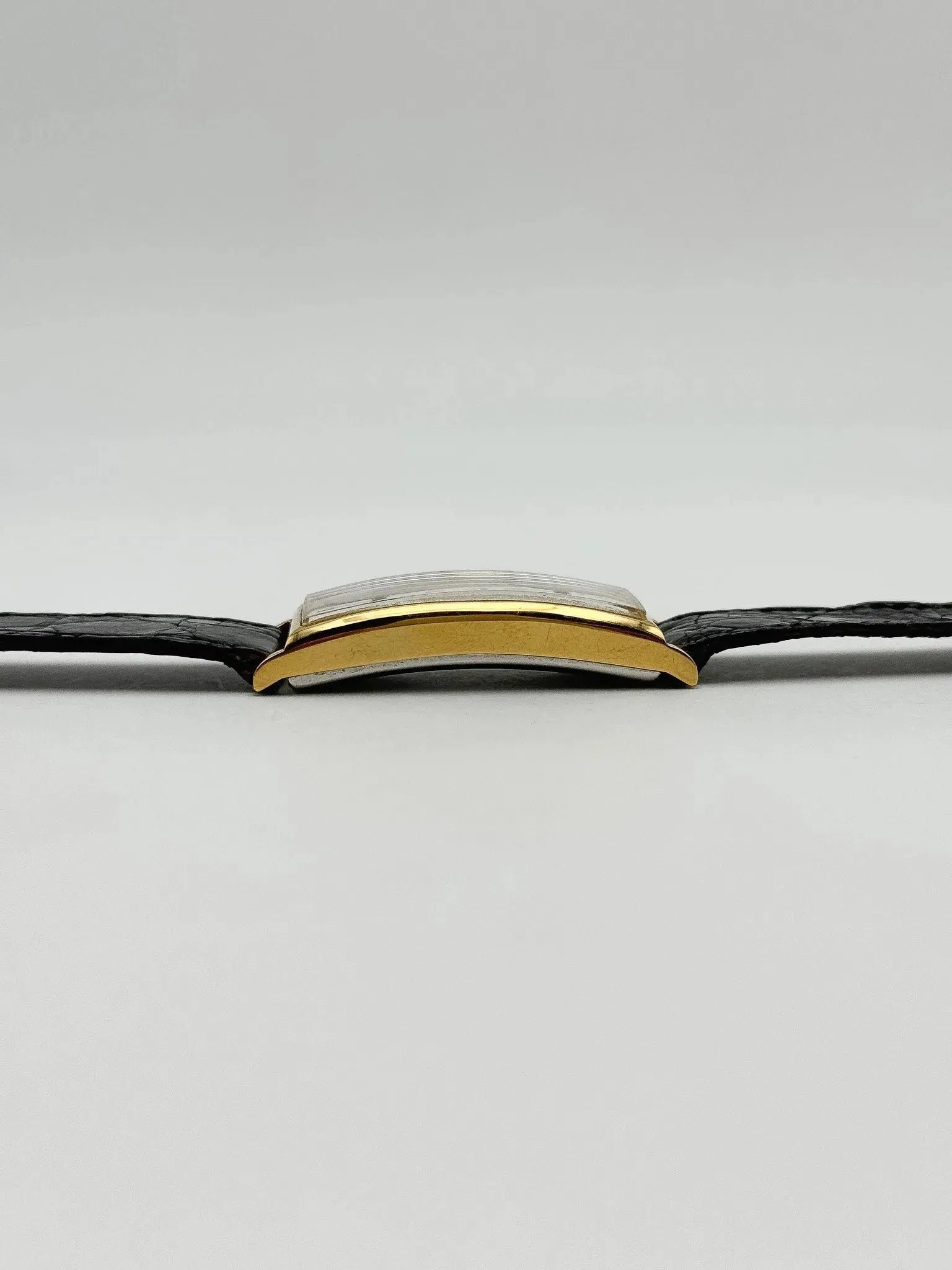 Richards-Zeger - GMT Plaqué or fond blanc double mouvements - 1980s - Atelier Victor Paris - Vintage Watch Shop Dubai