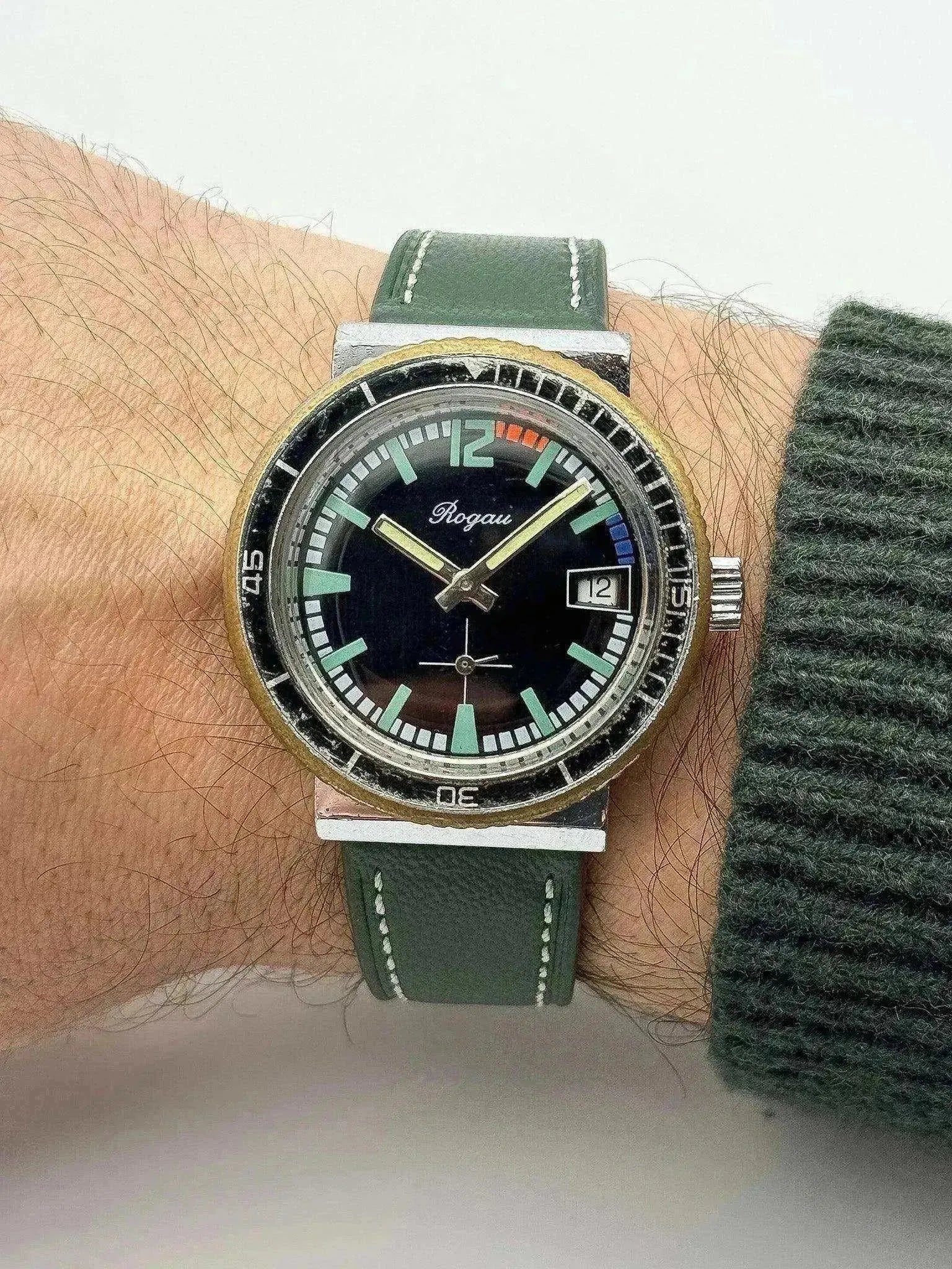 Rogau - Montre plongeuse noir acier - 1960s - Atelier Victor