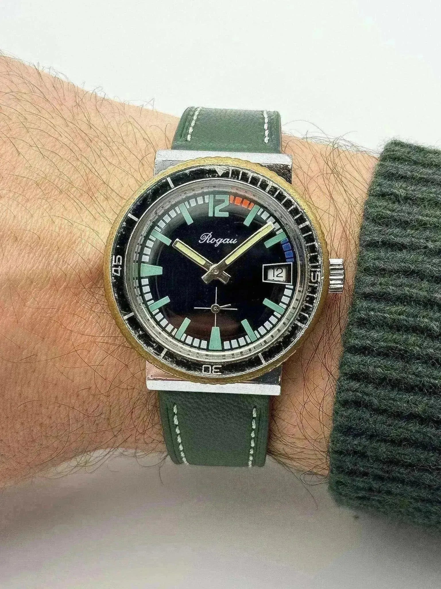 Rogau - Montre plongeuse noir acier - 1960s - Atelier Victor