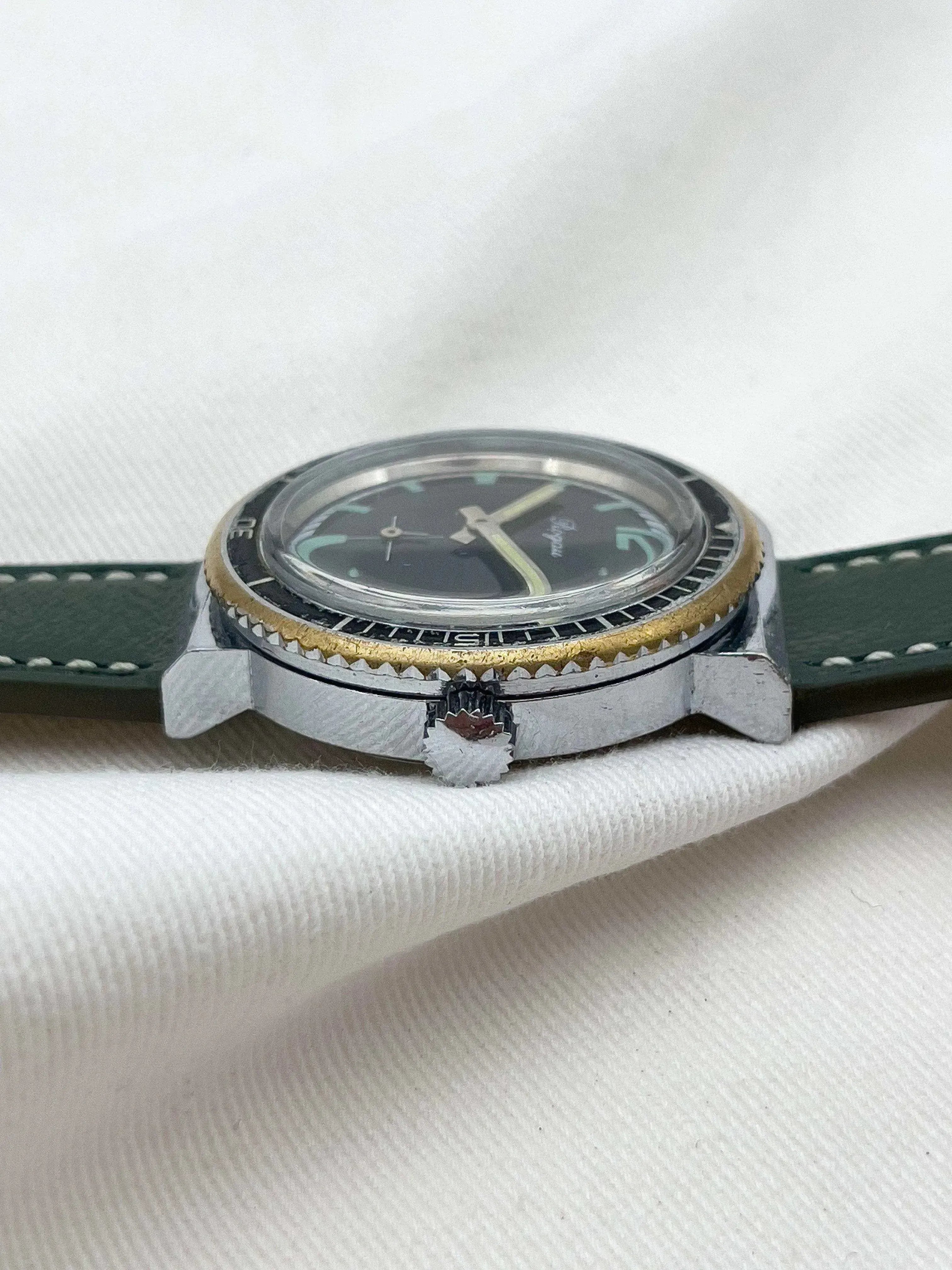 Rogau - Montre plongeuse noir acier - 1960s - Atelier Victor