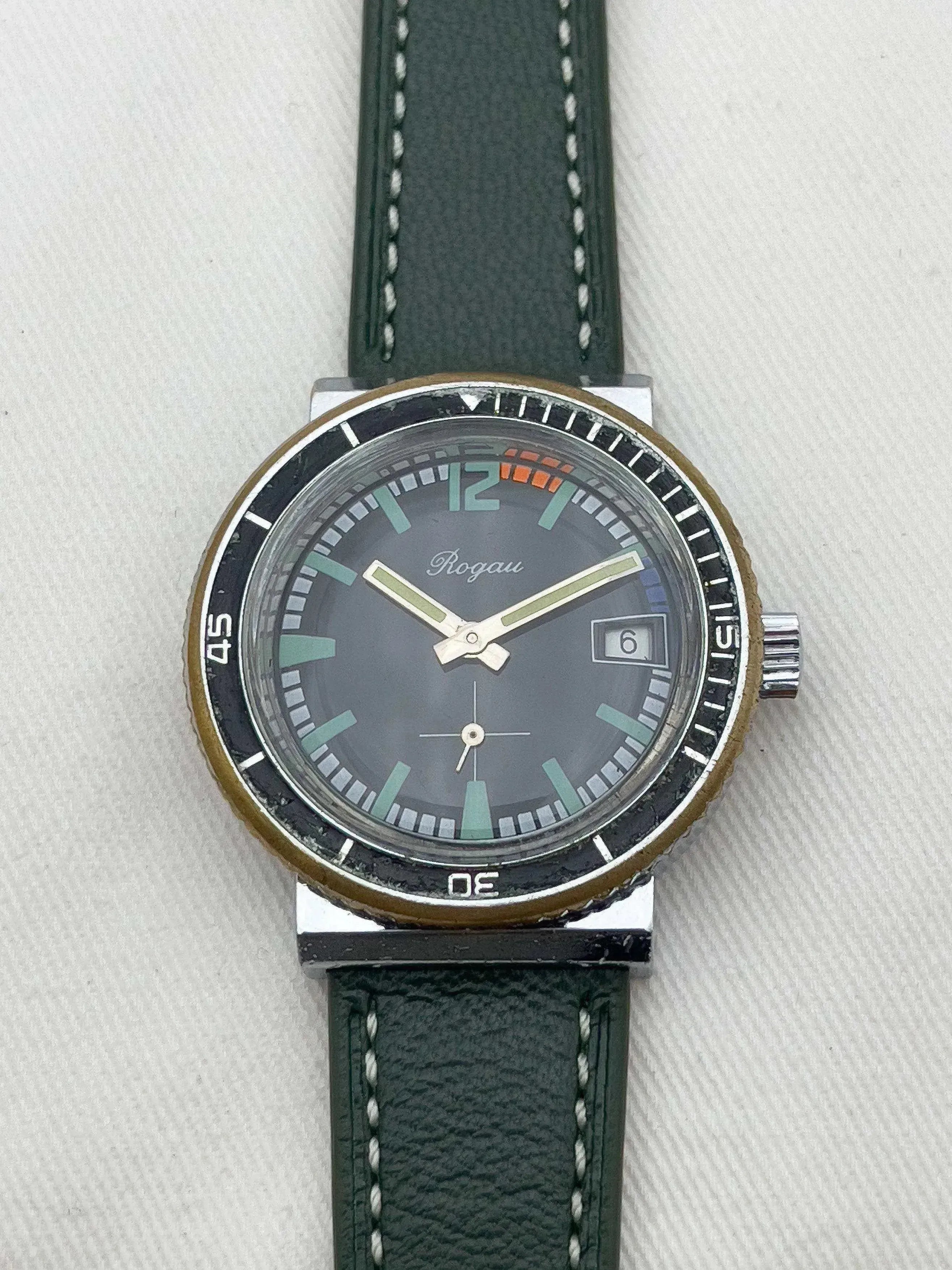 Rogau - Montre plongeuse noir acier - 1960s - Atelier Victor