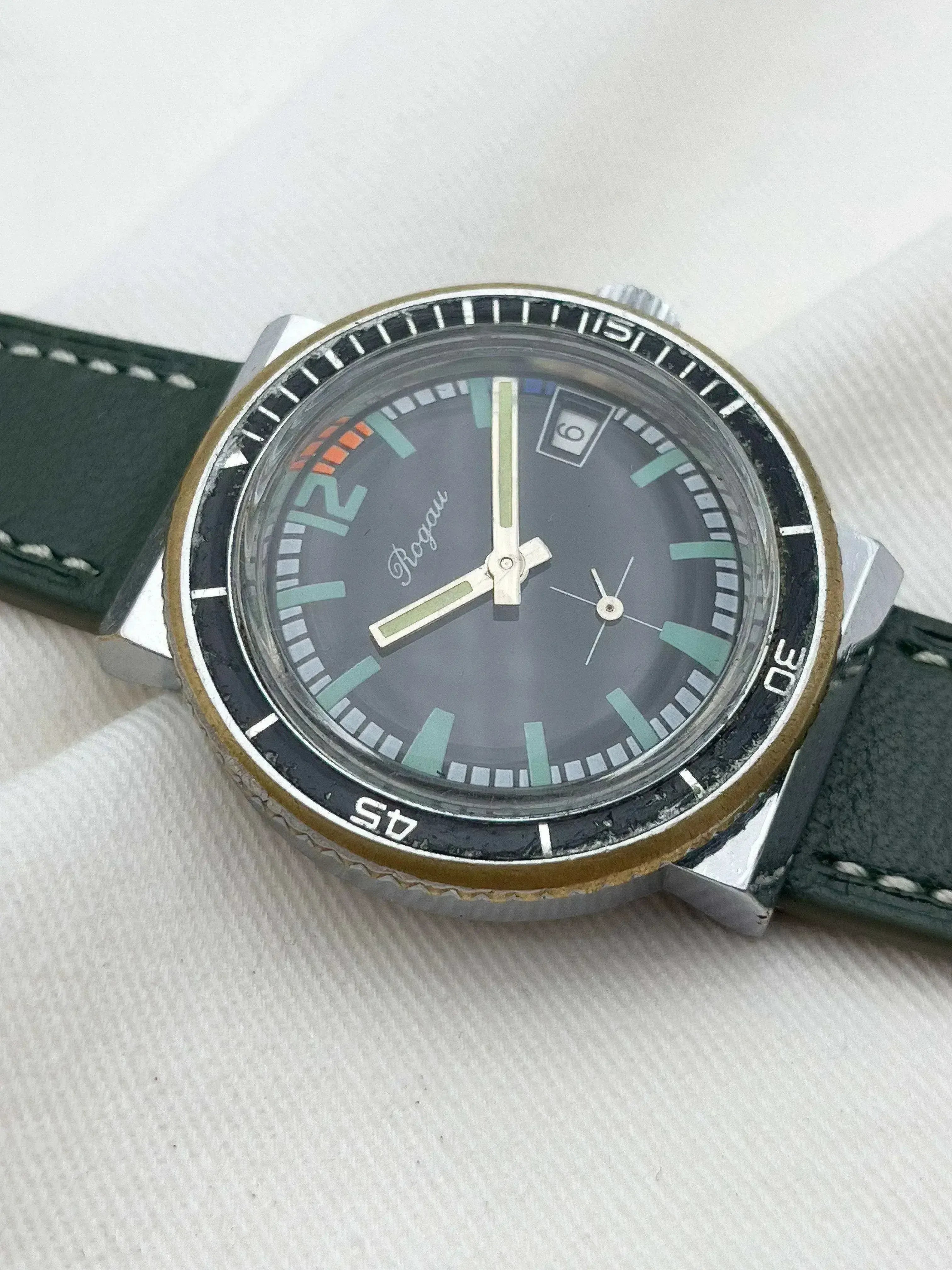 Rogau - Montre plongeuse noir acier - 1960s - Atelier Victor