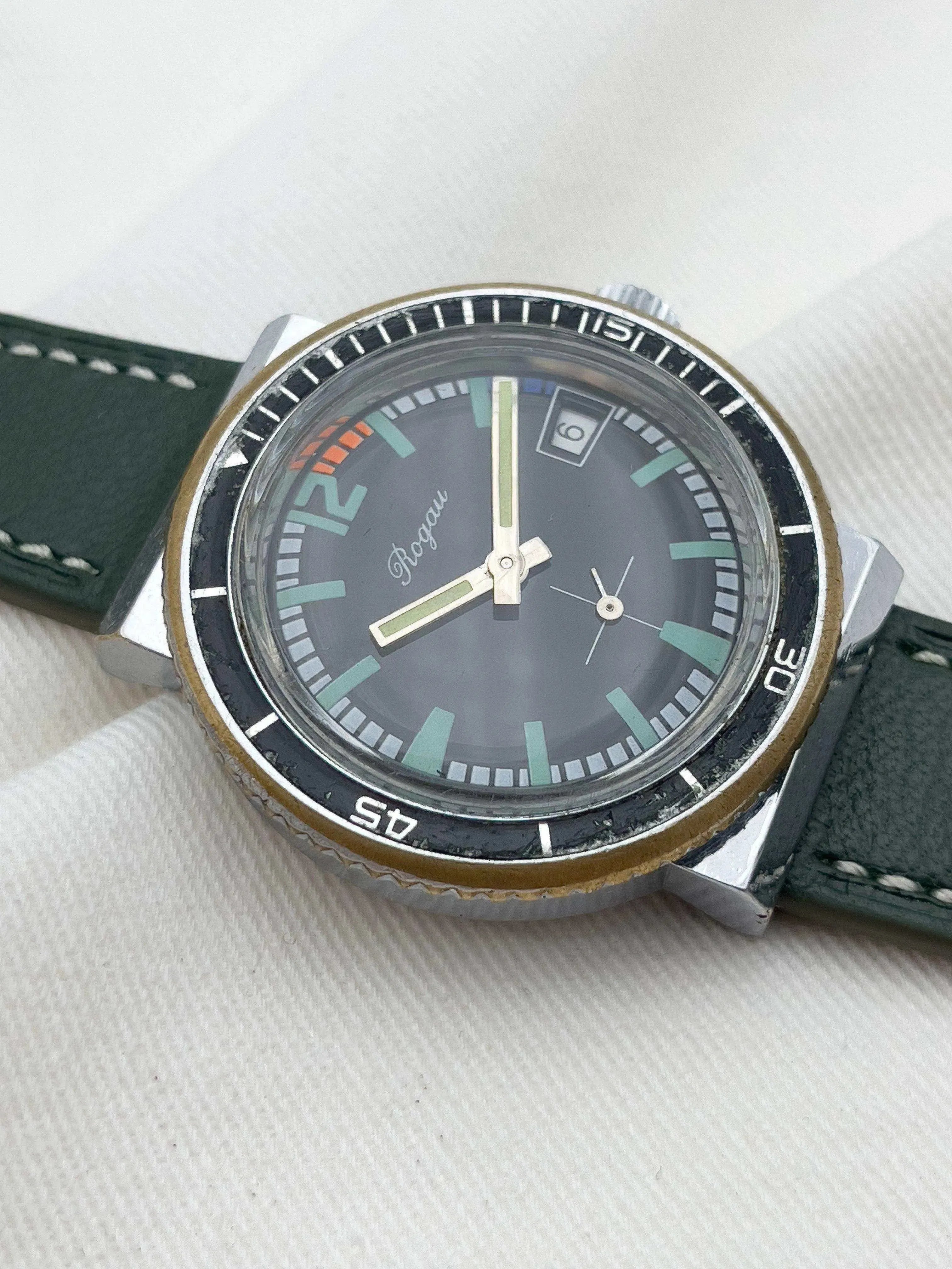 Rogau - Montre plongeuse noir acier - 1960s - Atelier Victor - Vintage Shop