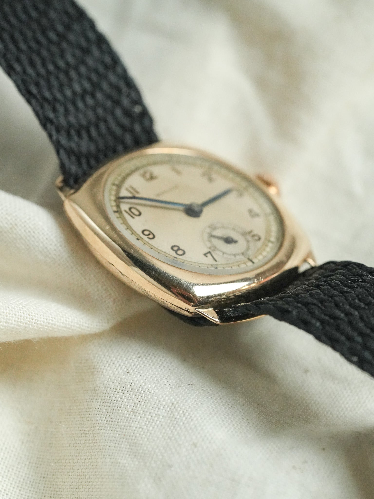 Rolco par Rolex - Coussin Or Rose 9k - 1930s - Atelier Victor - Vintage Shop