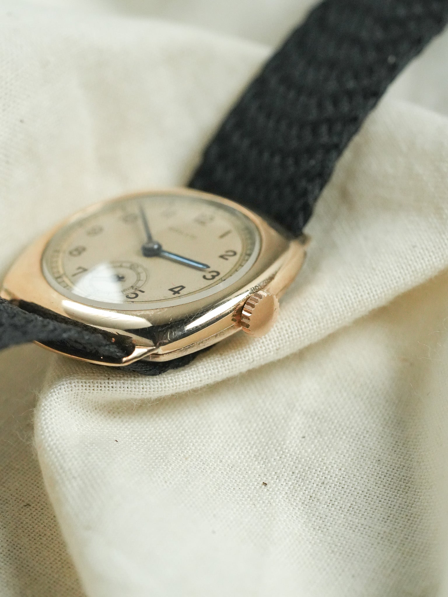 Rolco par Rolex - Coussin Or Rose 9k - 1930s - Atelier Victor - Vintage Shop