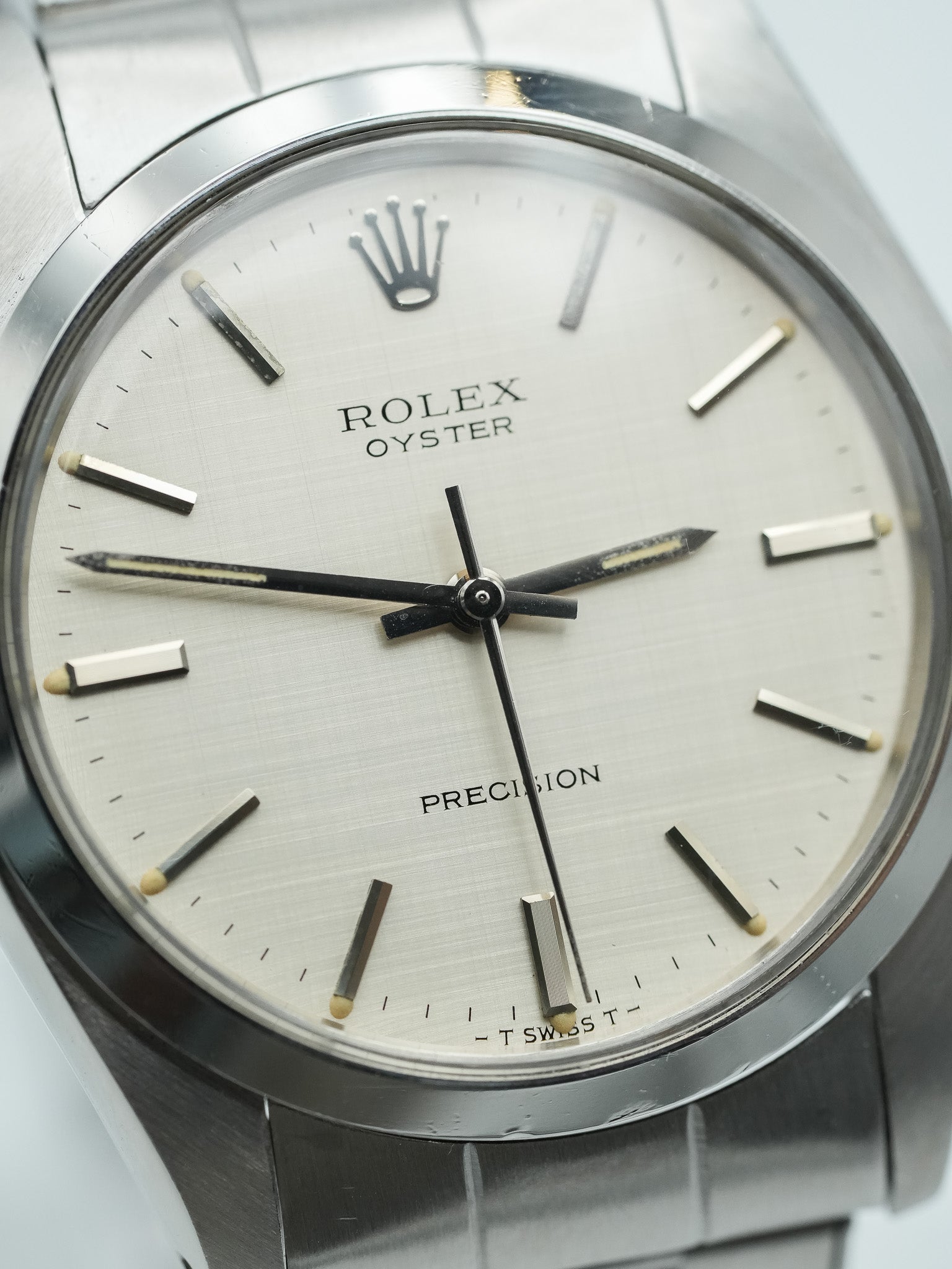 Rolex - Oyster Extra fine 6426 Cadran lin argent - 1971 - Atelier Victor Paris - Vintage Watch Shop Dubai