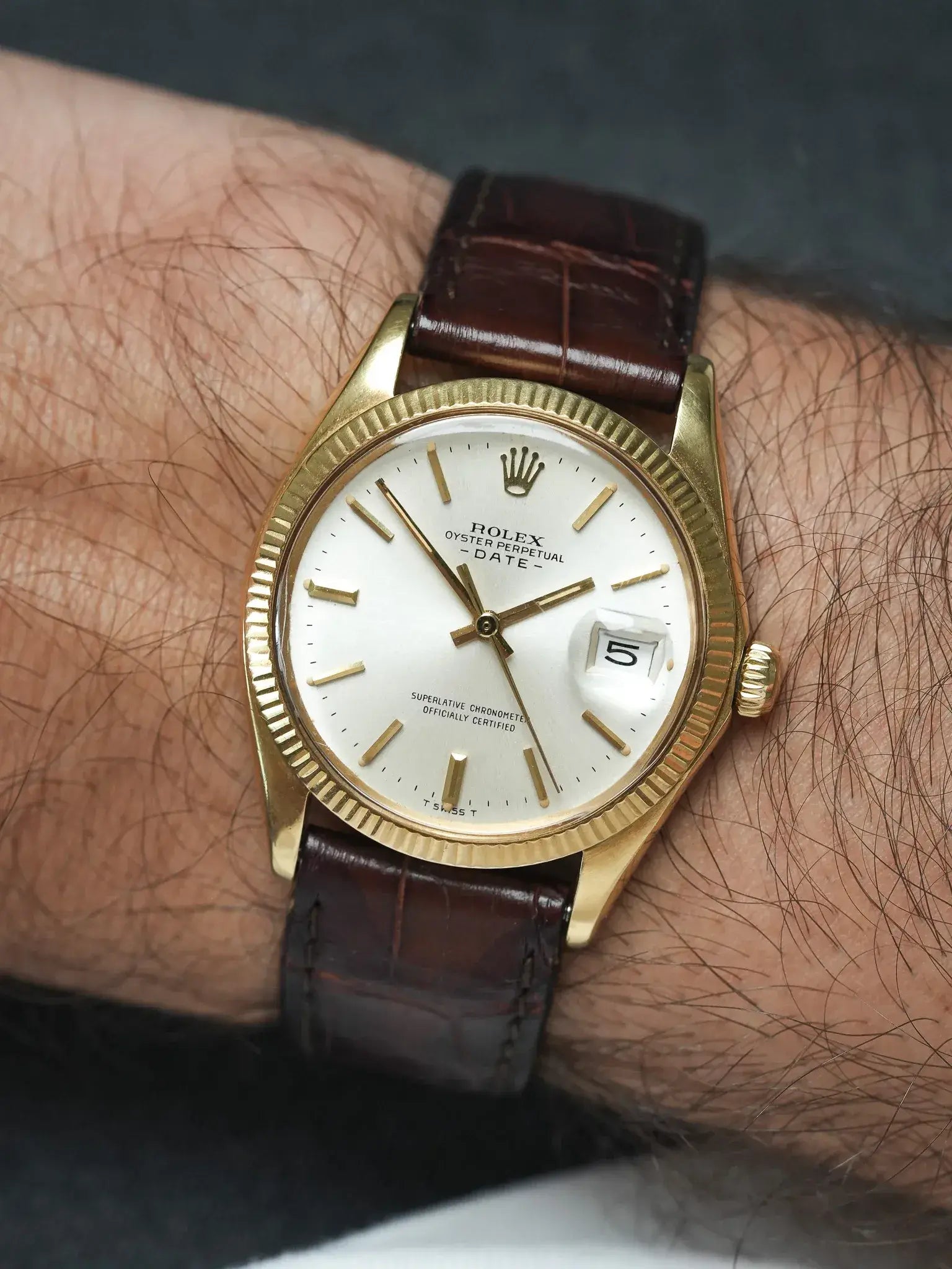 Rolex - Oyster Perpetual Date COSC ref. 1503 34mm Or Jaune 18k Cadran Champagne - 1969