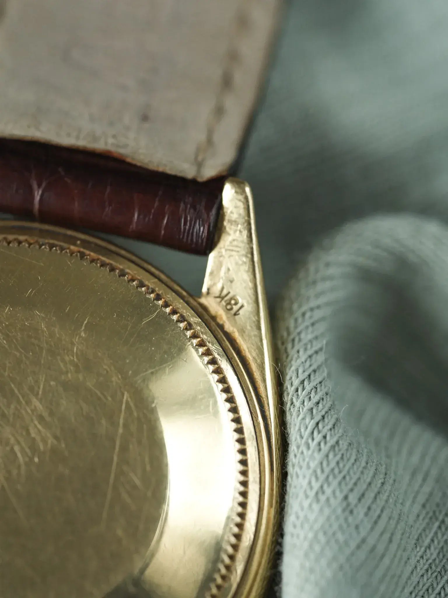 Rolex - Oyster Perpetual Date COSC ref. 1503 34mm Or Jaune 18k Cadran Champagne - 1969