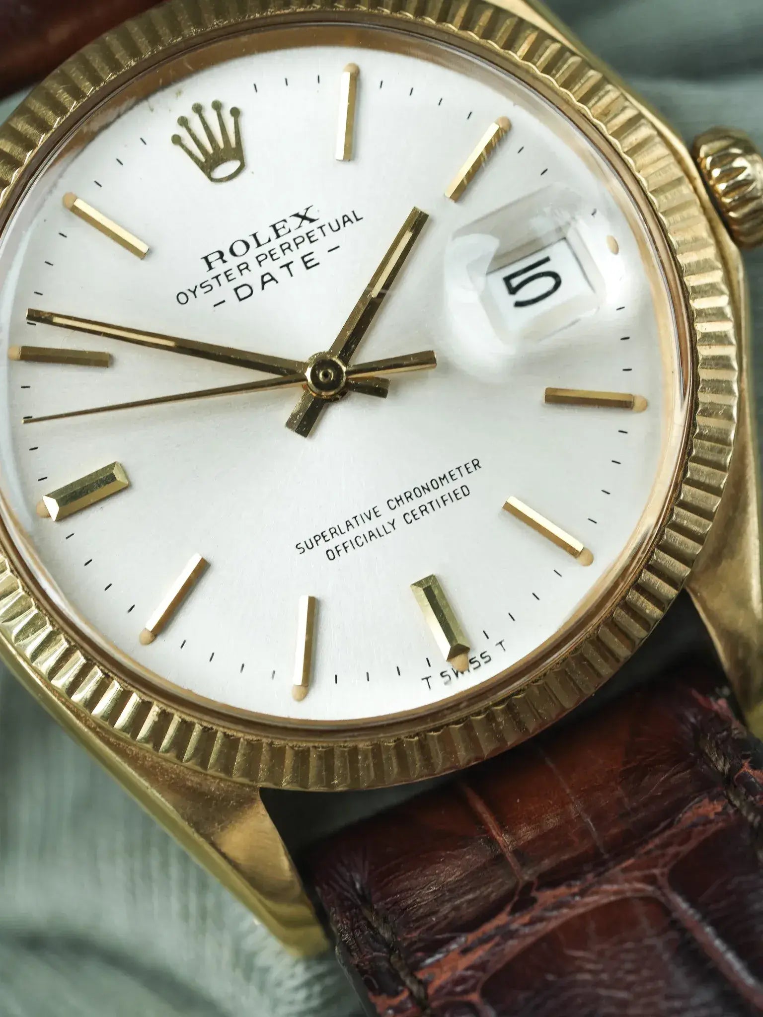 Rolex - Oyster Perpetual Date COSC ref. 1503 34mm Or Jaune 18k Cadran Champagne - 1969