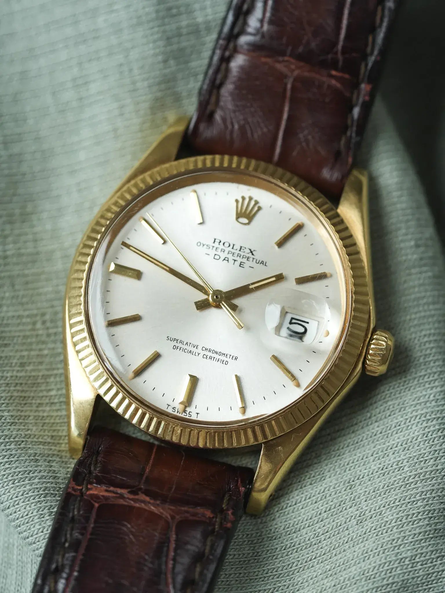 Rolex - Oyster Perpetual Date COSC ref. 1503 34mm Or Jaune 18k Cadran Champagne - 1969