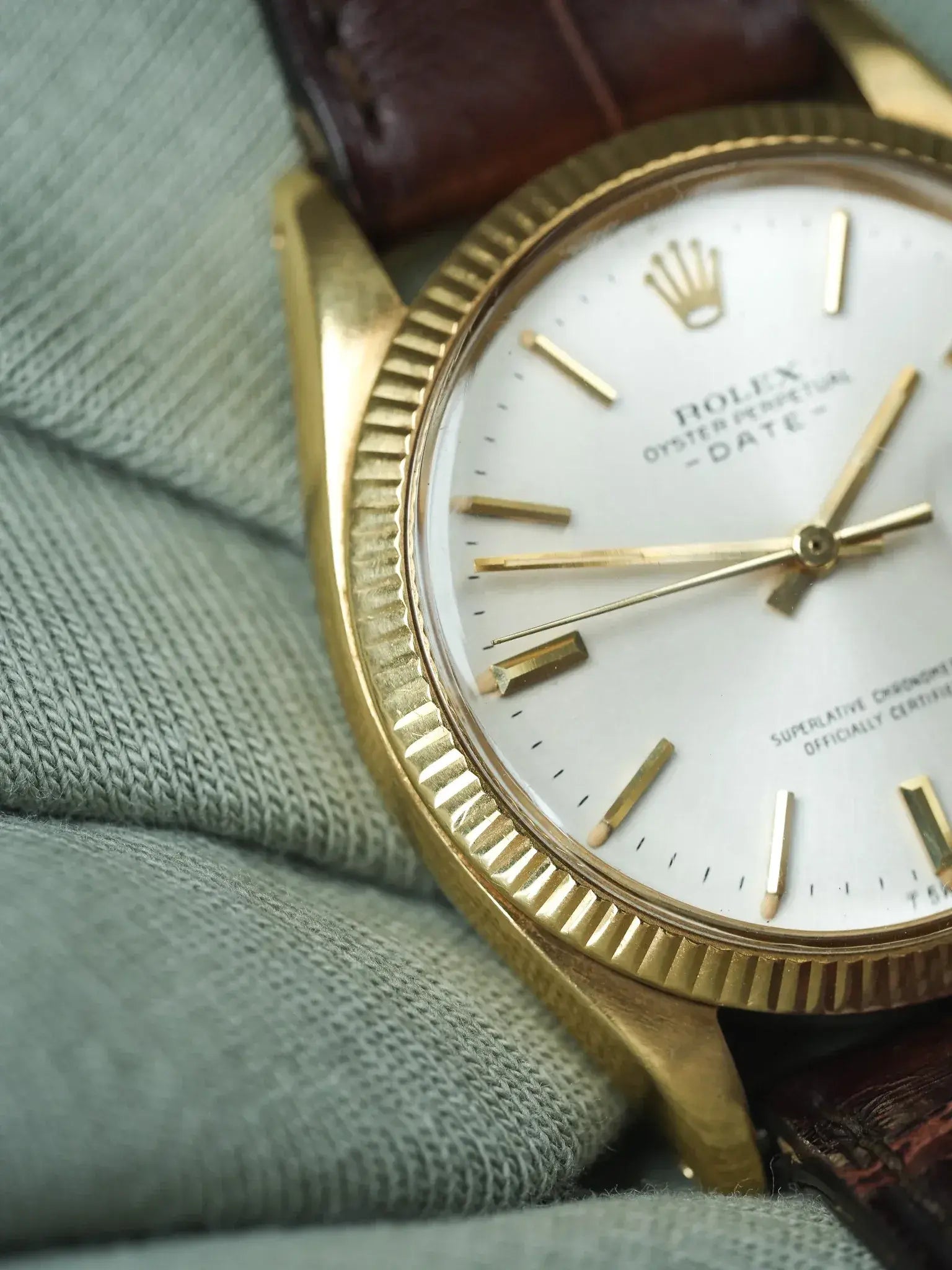 Rolex - Oyster Perpetual Date COSC ref. 1503 34mm Or Jaune 18k Cadran Champagne - 1969