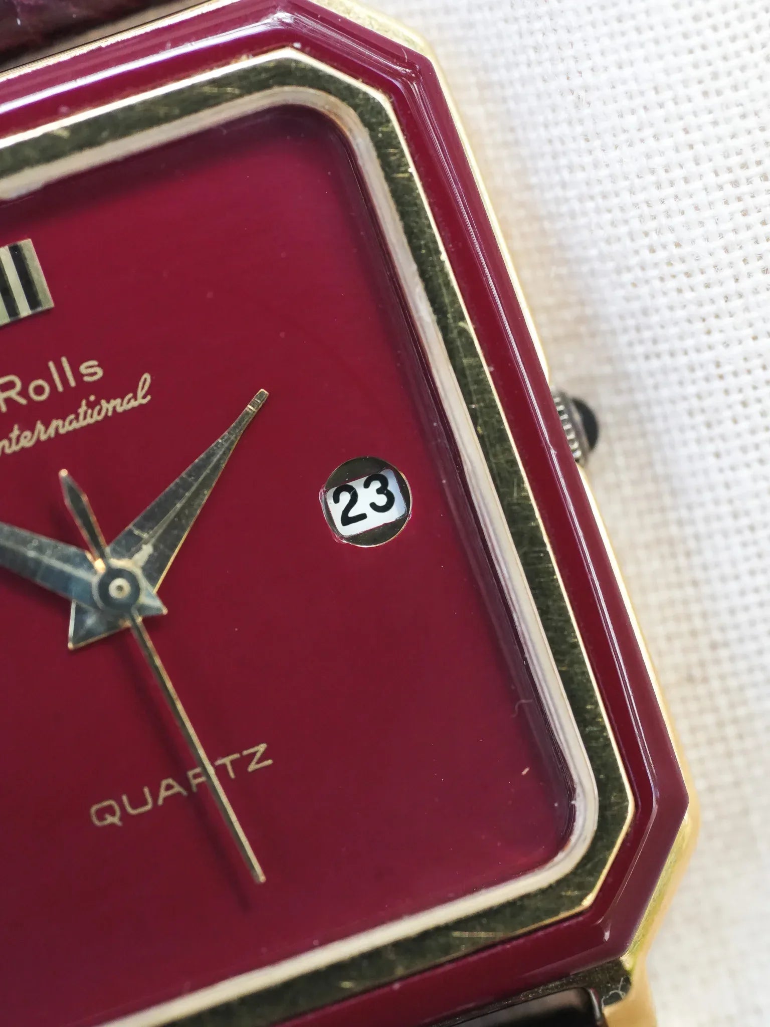 Rolls International - Tank Plaqué or laque rouge - 1980s - Atelier Victor - Vintage Shop