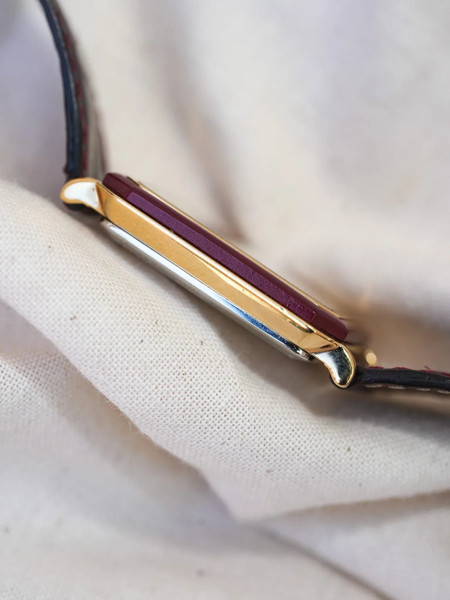 Rolls International - Tank Plaqué or laque rouge - 1980s - Atelier Victor - Vintage Shop