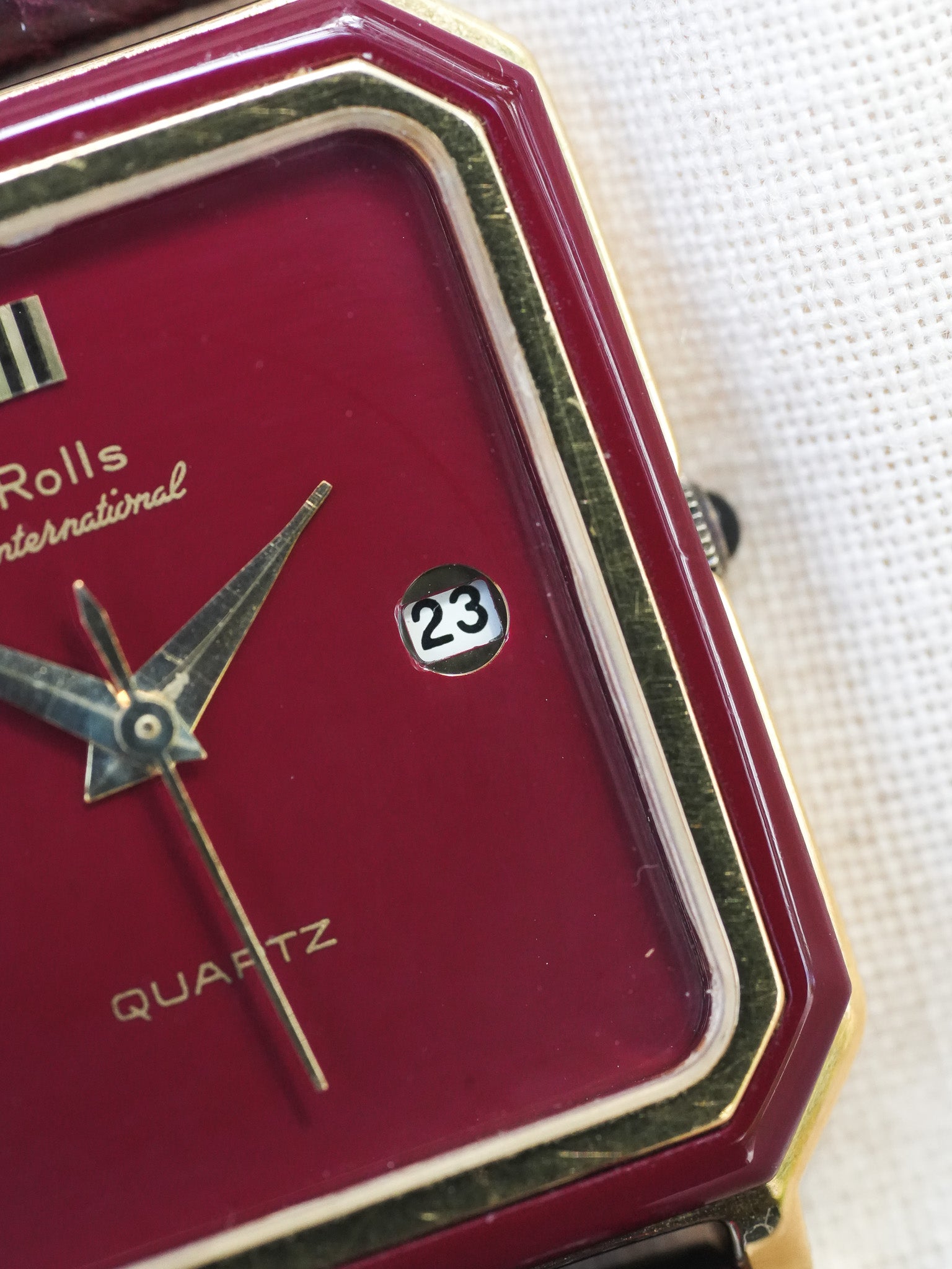 Rolls International - Tank Plaqué or laque rouge - 1980s - Atelier Victor - Vintage Shop