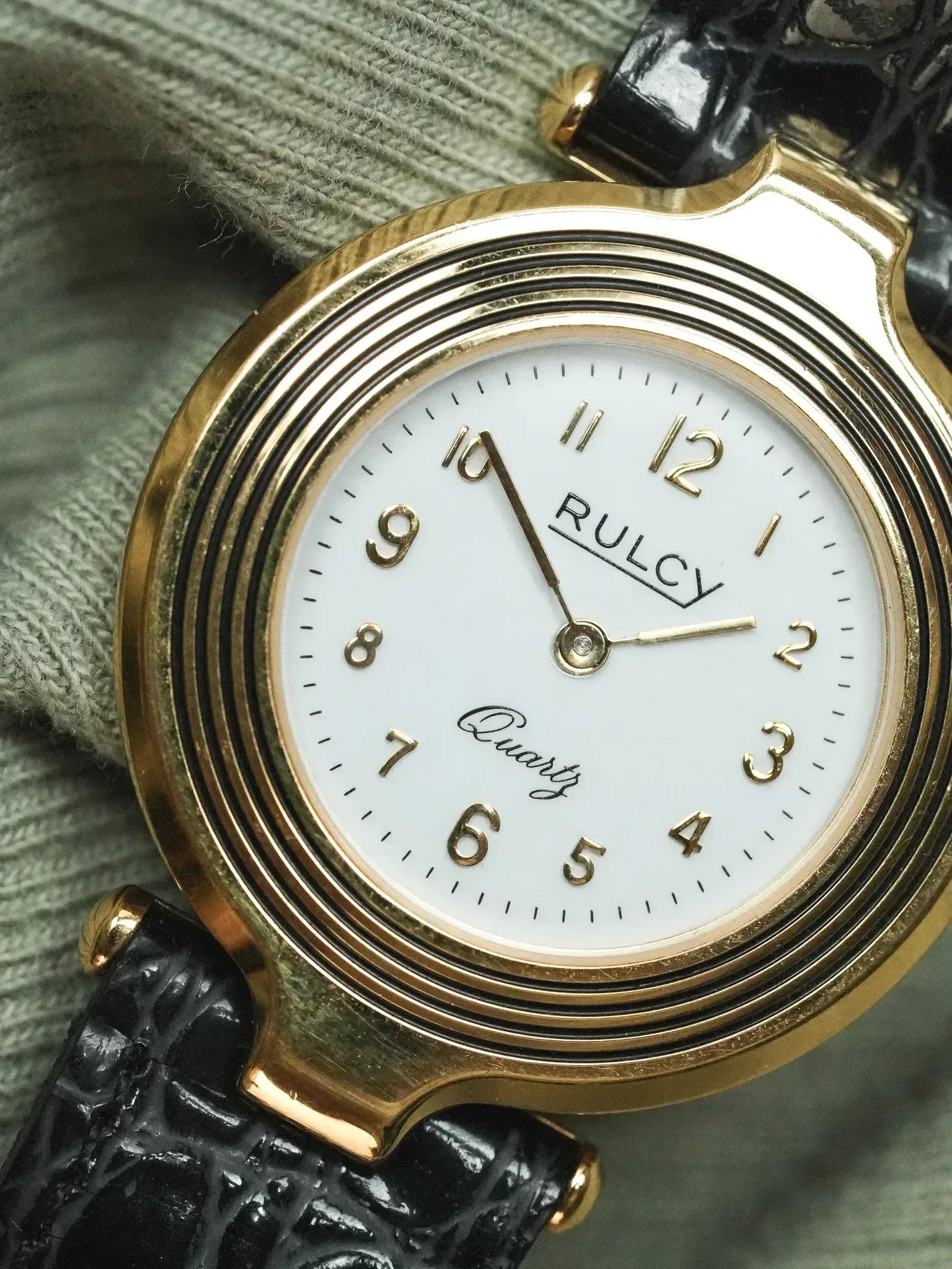 Rulcy - Disco volante laqué noir Plaqué or Cornes centrales - 1990s - Atelier Victor