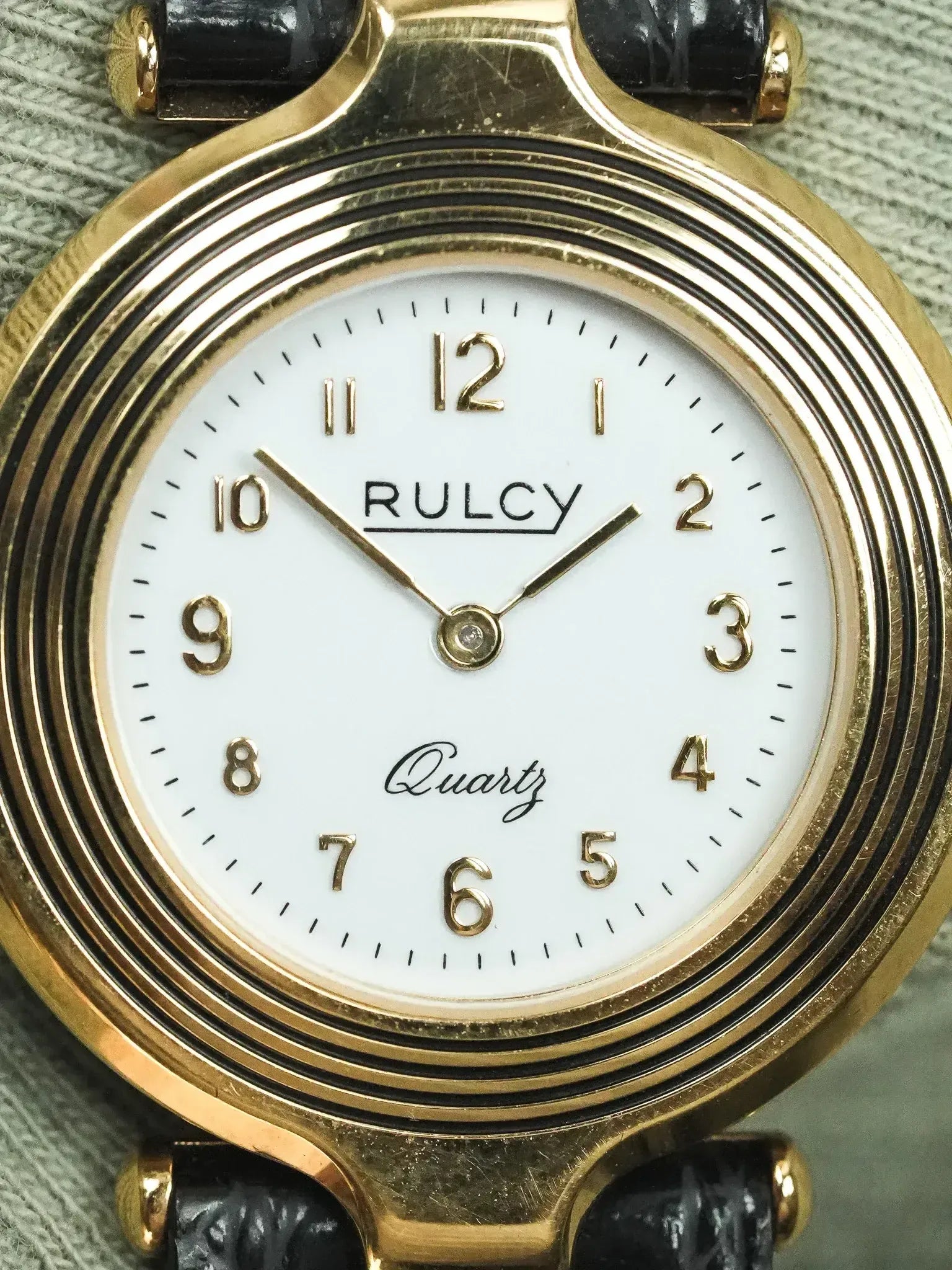 Rulcy - Disco volante laqué noir Plaqué or Cornes centrales - 1990s - Atelier Victor